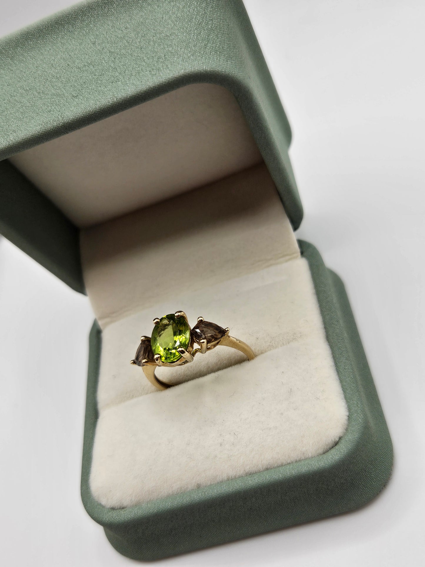 9ct gold peridot and smoky quartz ring