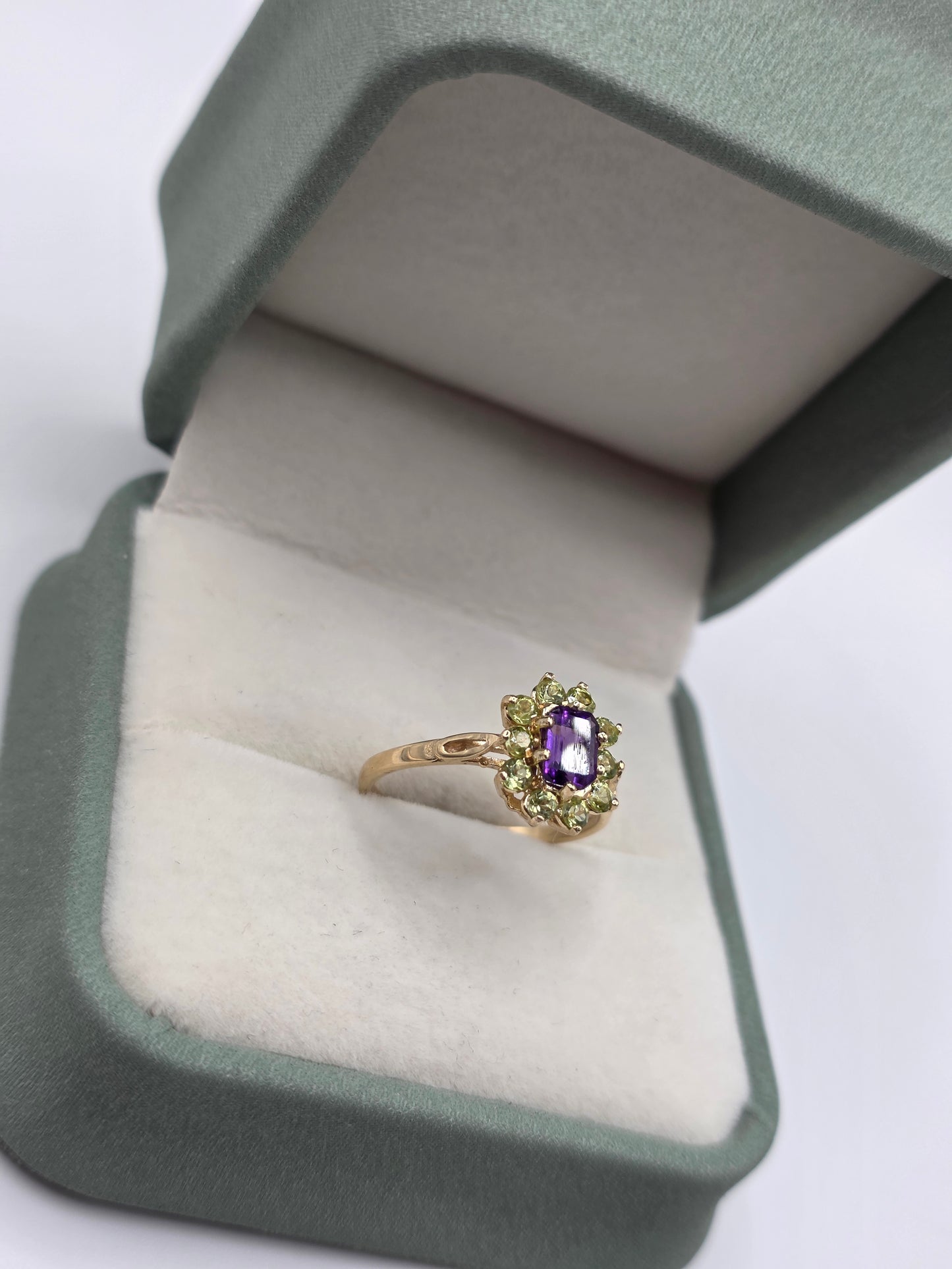 9ct gold amethyst and peridot ring