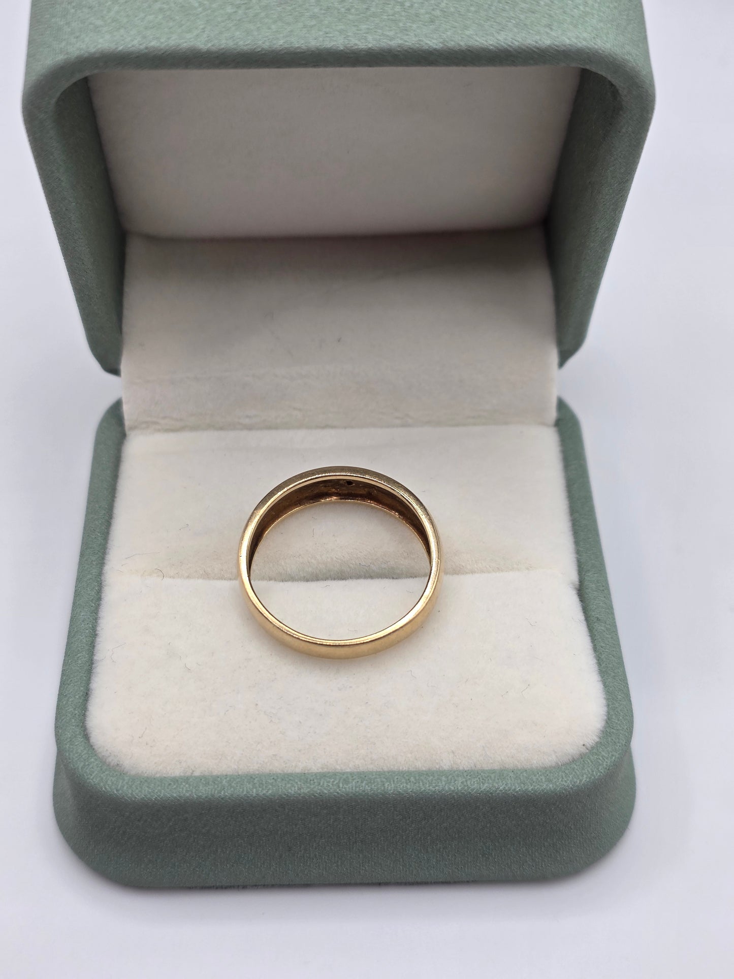 9ct gold diamond gypsy ring