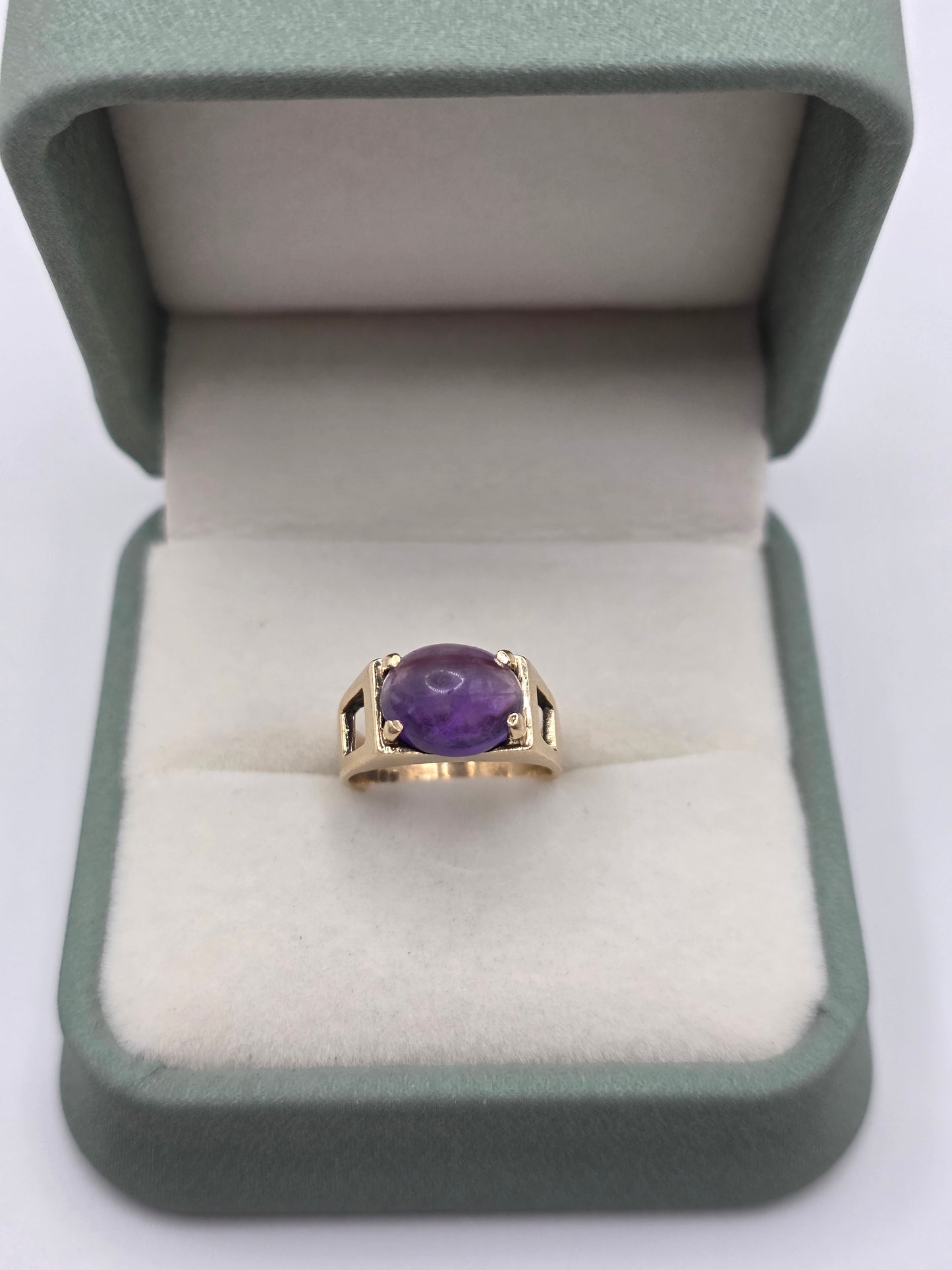 9ct gold cabachon amethyst ring