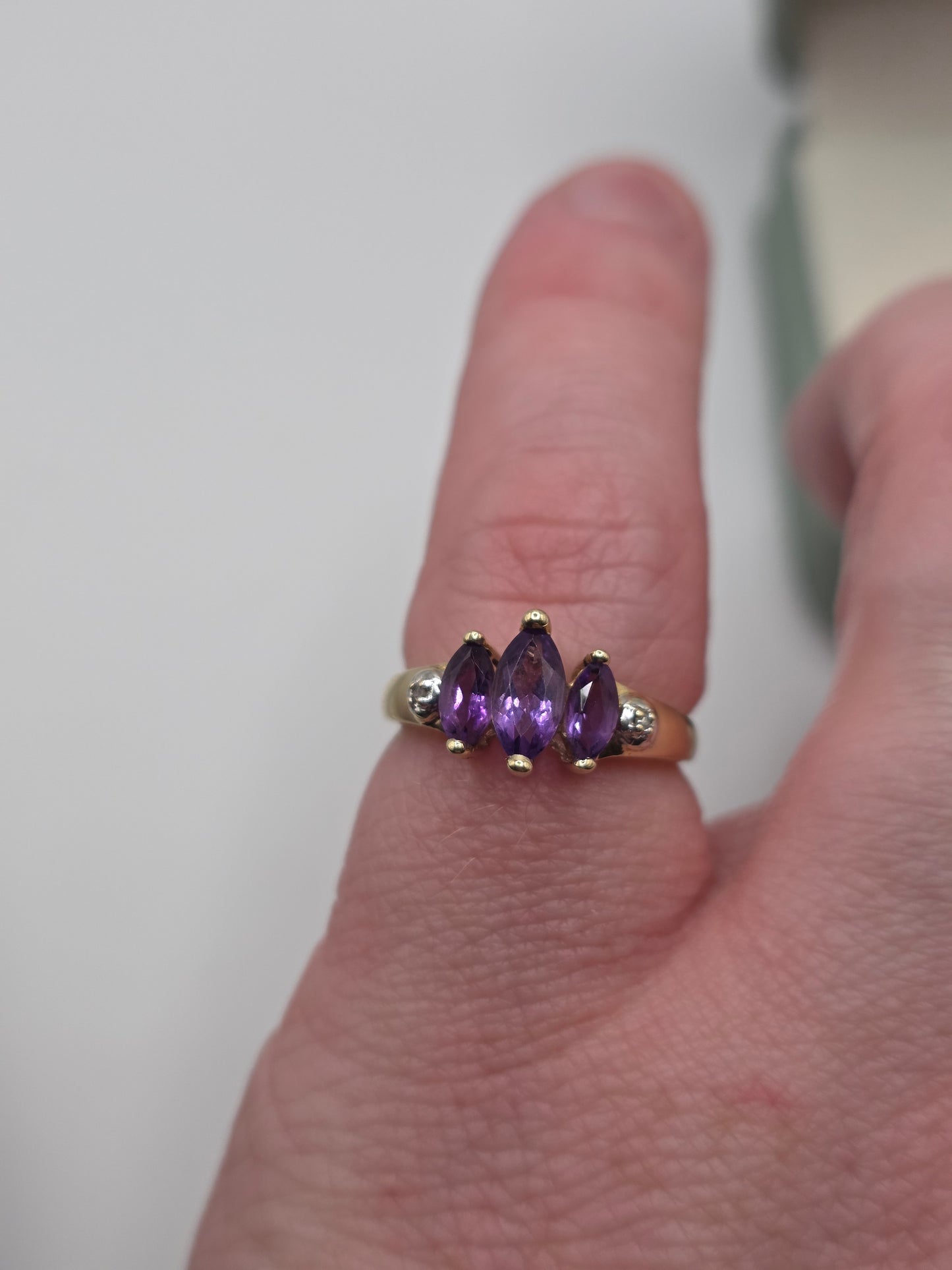 9ct gold amethyst and diamond ring