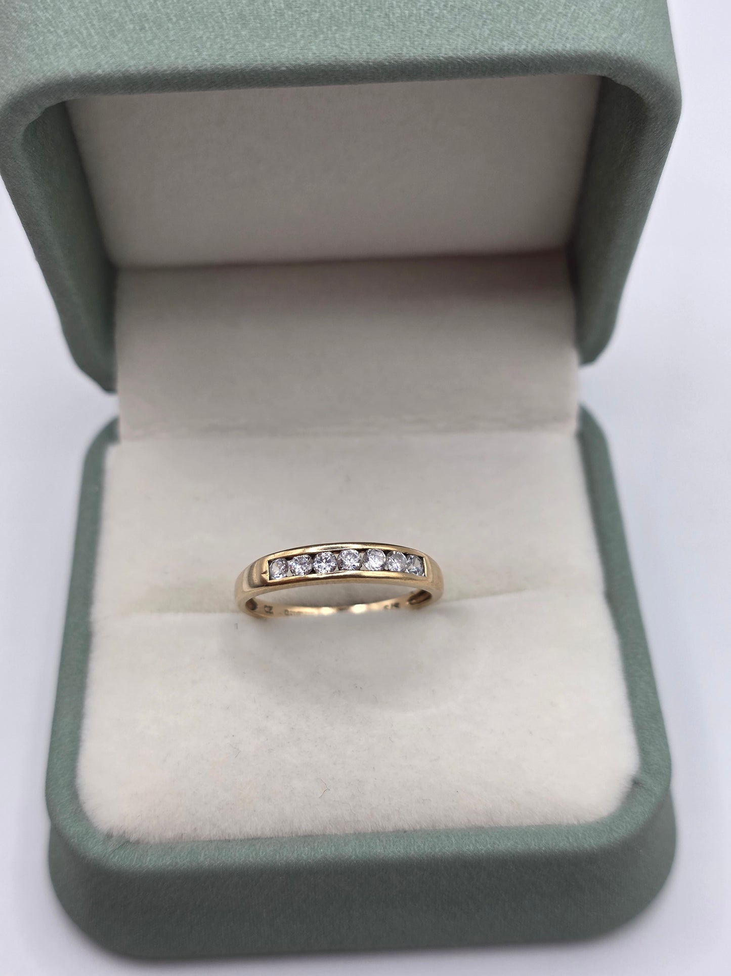 9ct gold cz ring