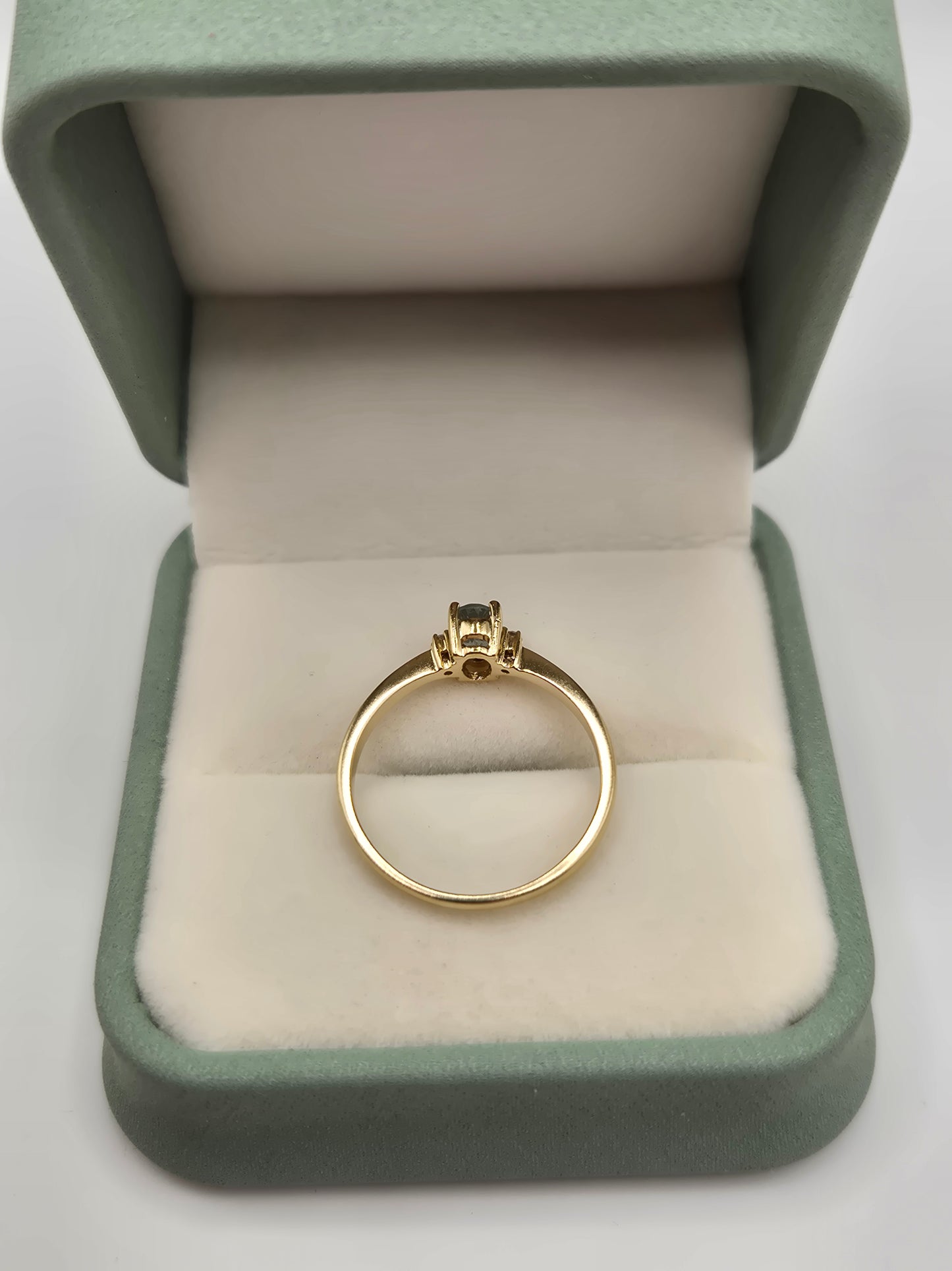 9ct gold aquamarine and diamond ring