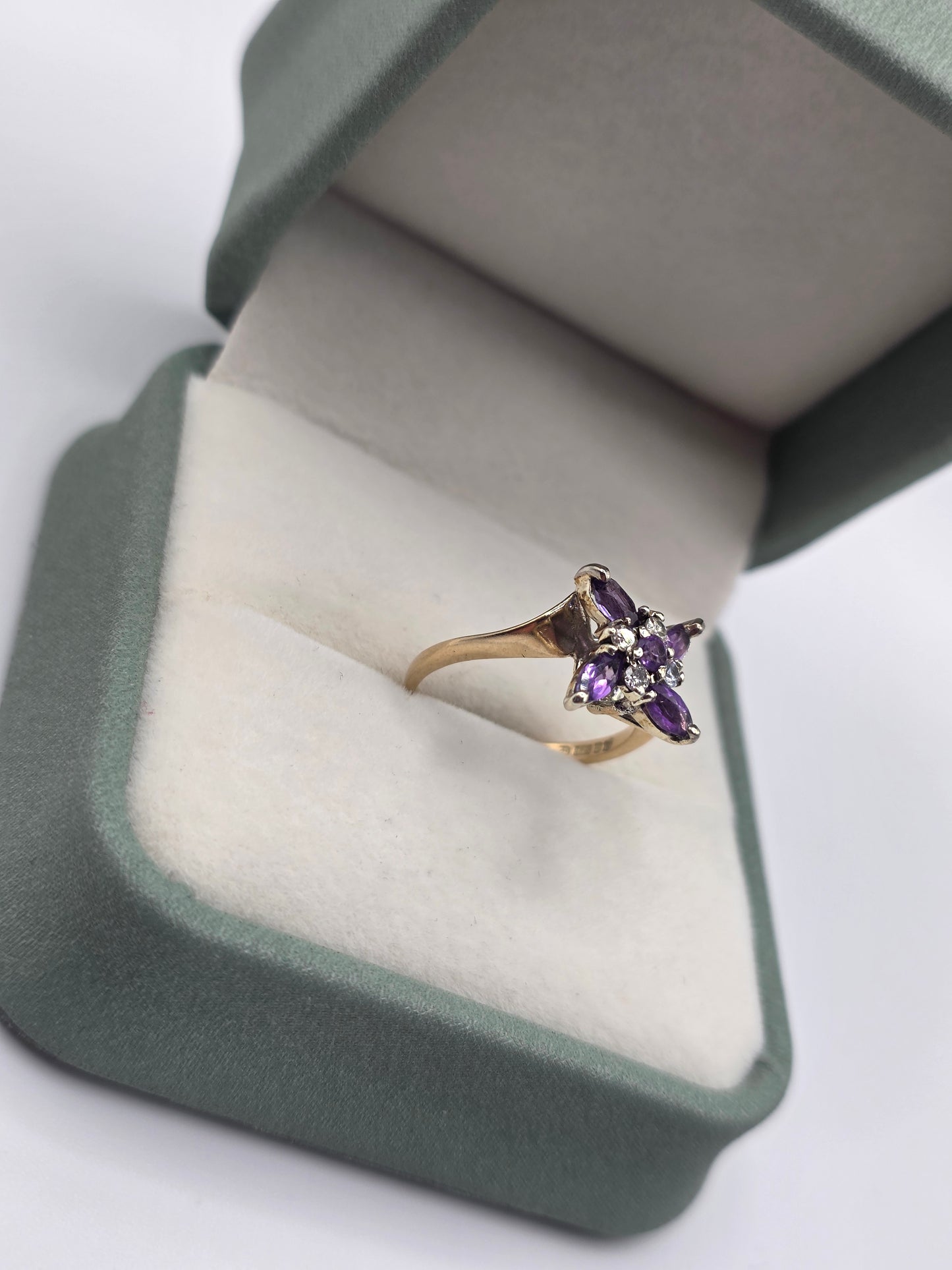 9ct gold amethyst and cz ring