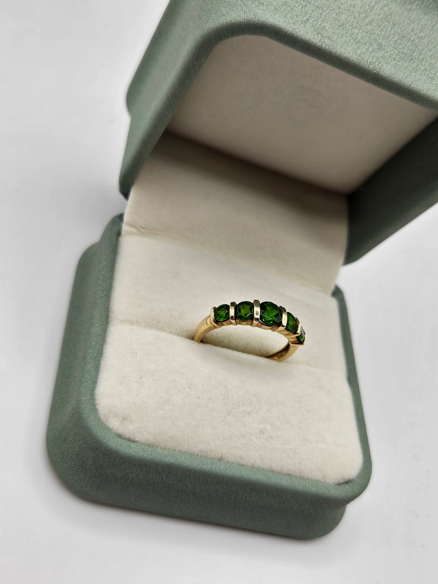 9ct gold diopside ring