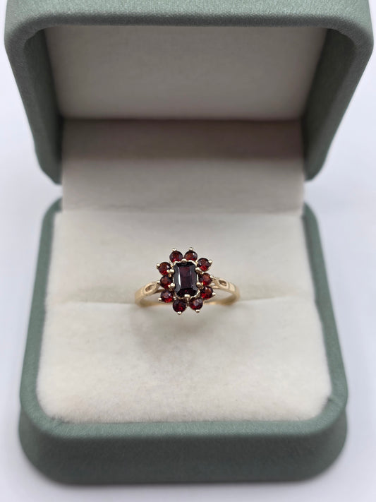 9ct gold garnet cluster ring