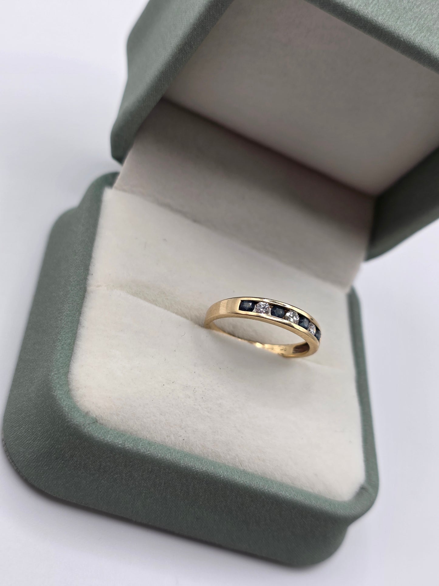 9ct gold sapphire and diamond ring