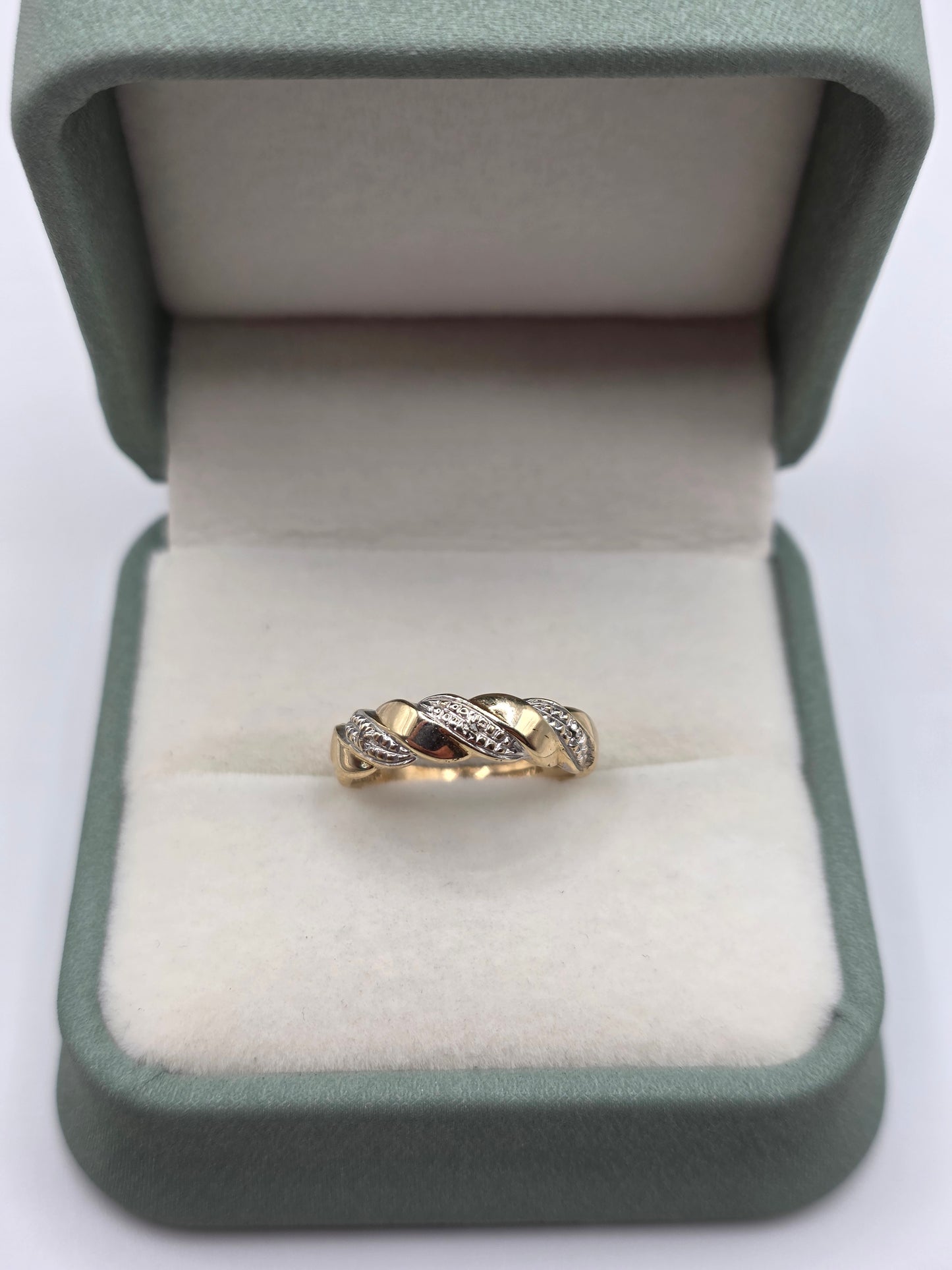 9ct gold diamond croissant ring
