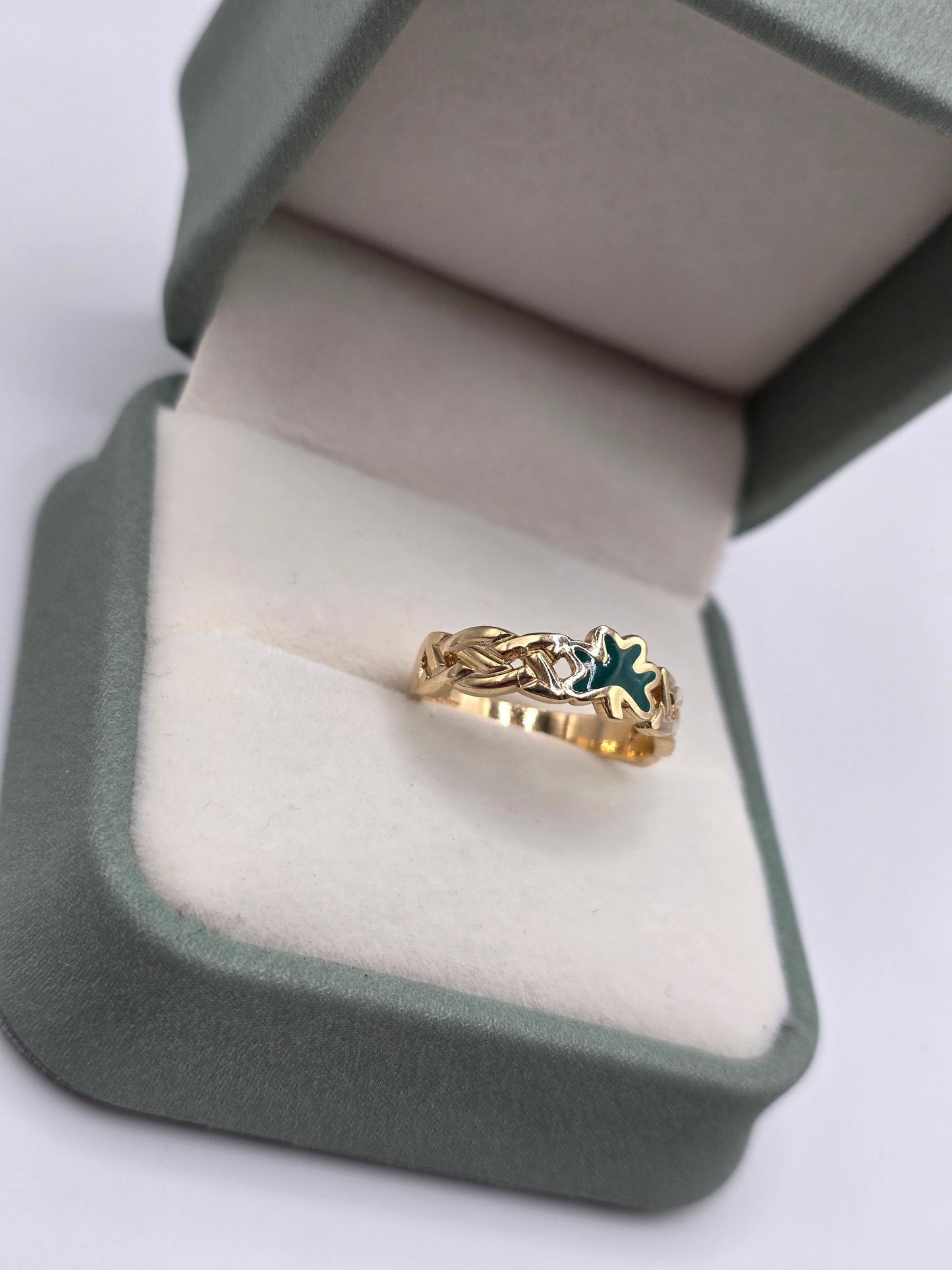 9ct gold enamel shamrock ring