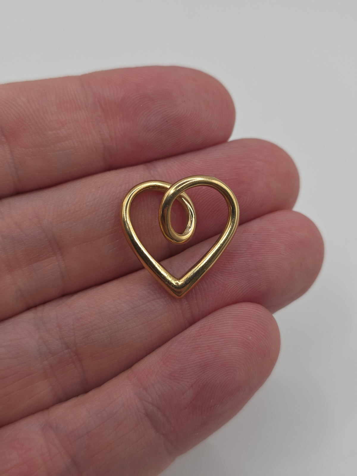 Heavy 9ct gold heart pendant