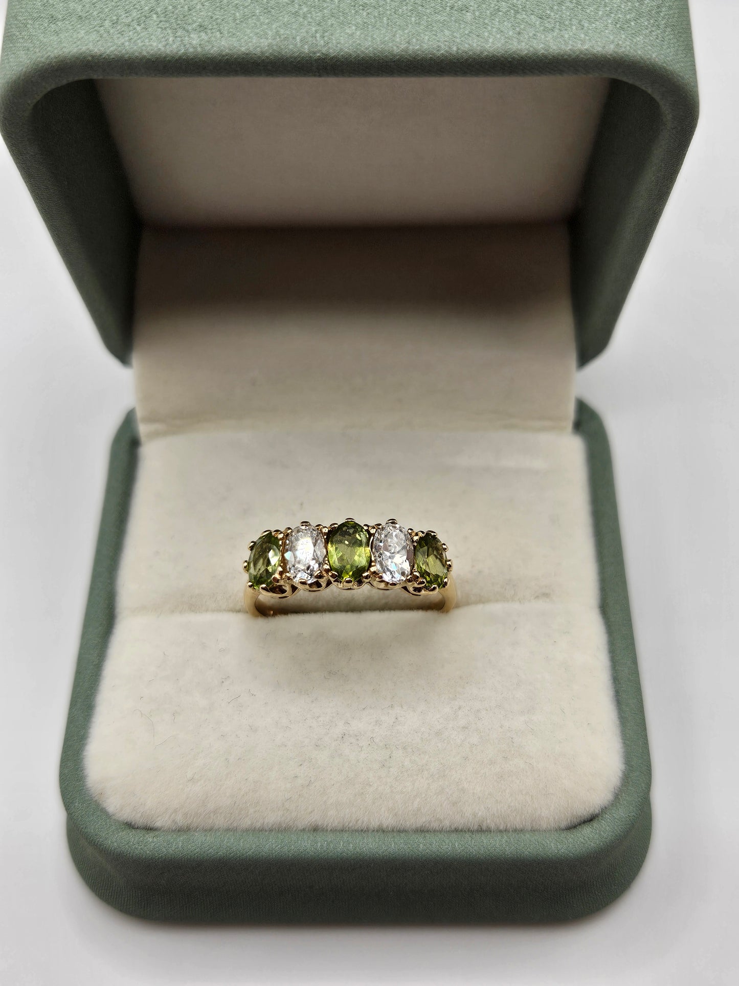 9ct gold peridot and cz ring