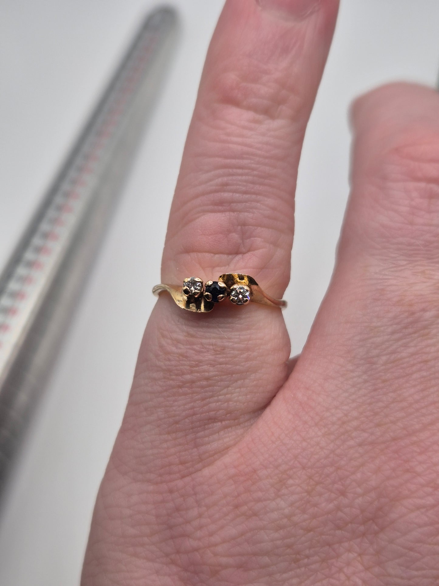 9ct gold sapphire and diamond ring