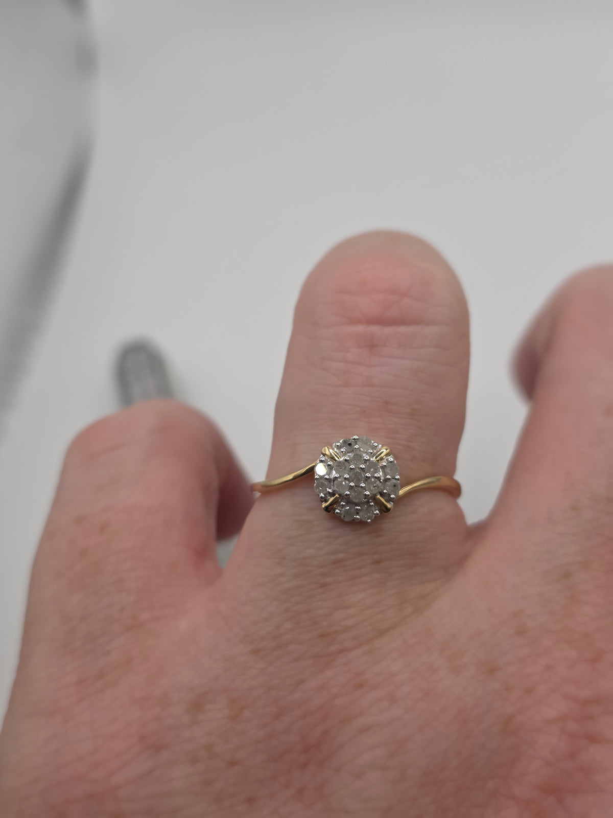 9ct gold diamond cluster ring