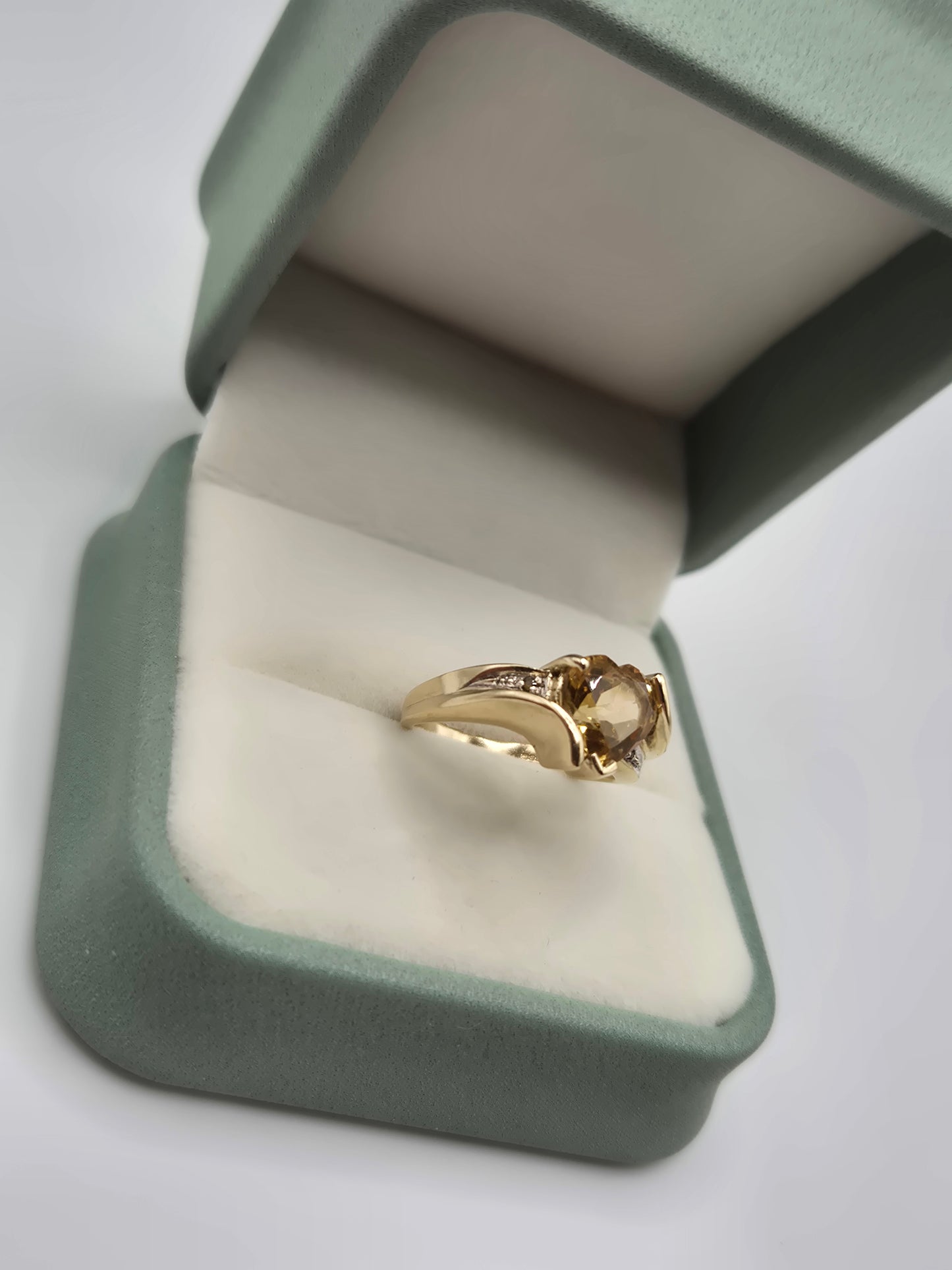 9ct gold citrine and diamond ring