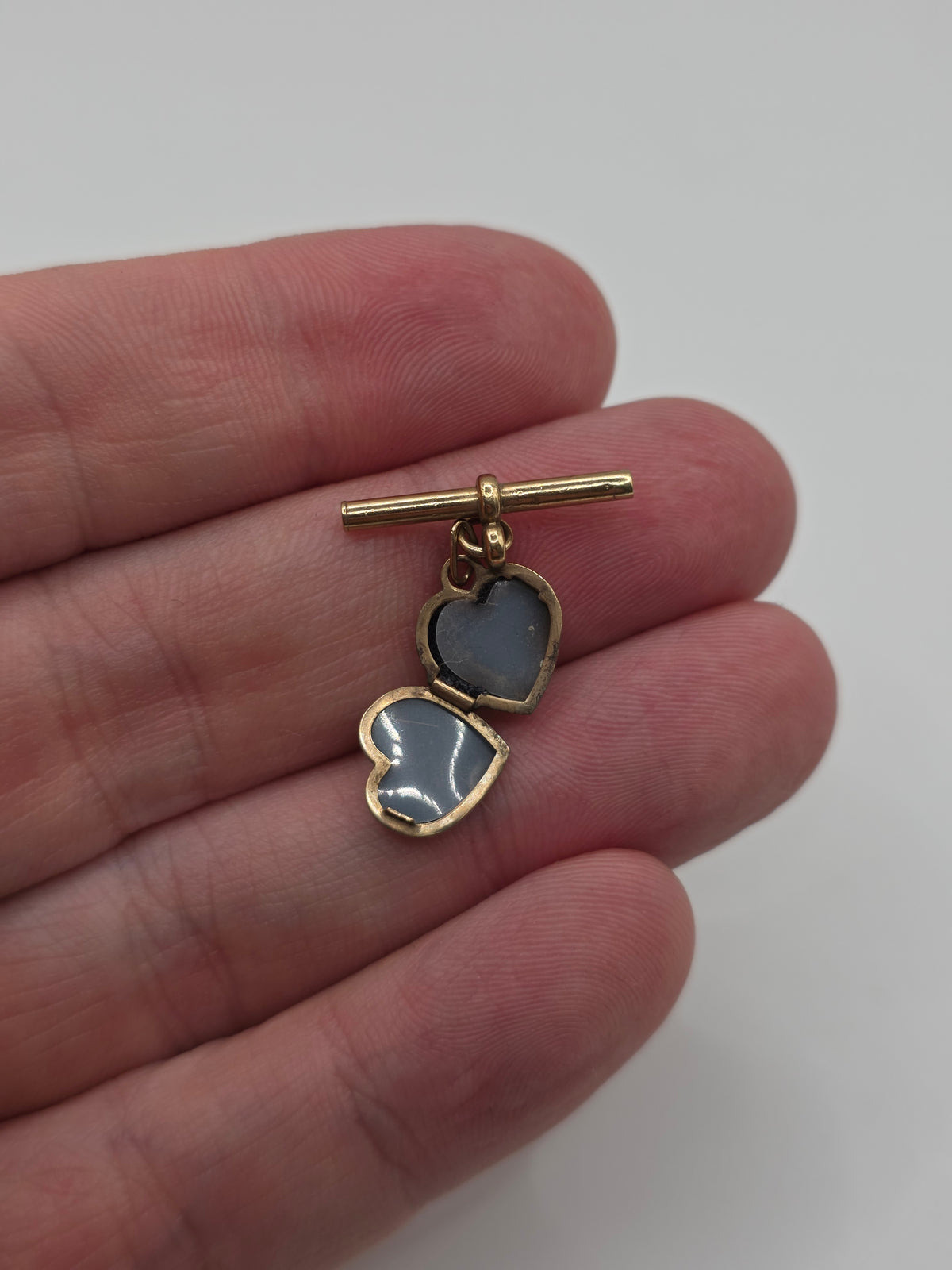 9ct gold locket T-Bar pendant