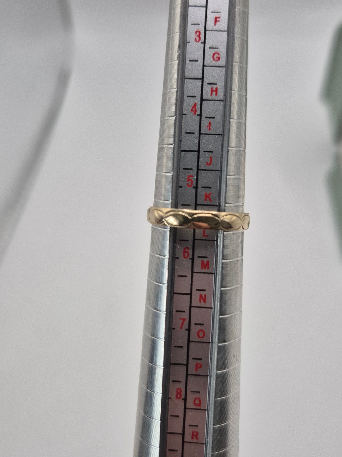 9ct gold patterned bandbring