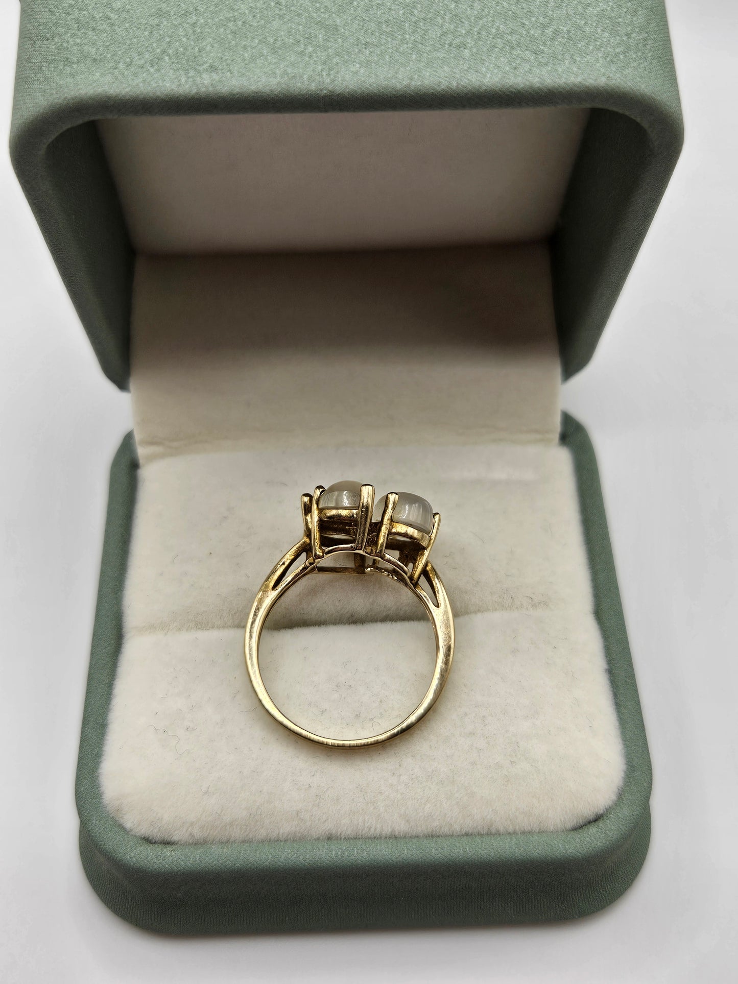 9ct gold moonstone and diamond ring