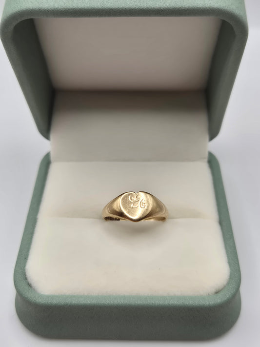 9ct gold heart signet ring