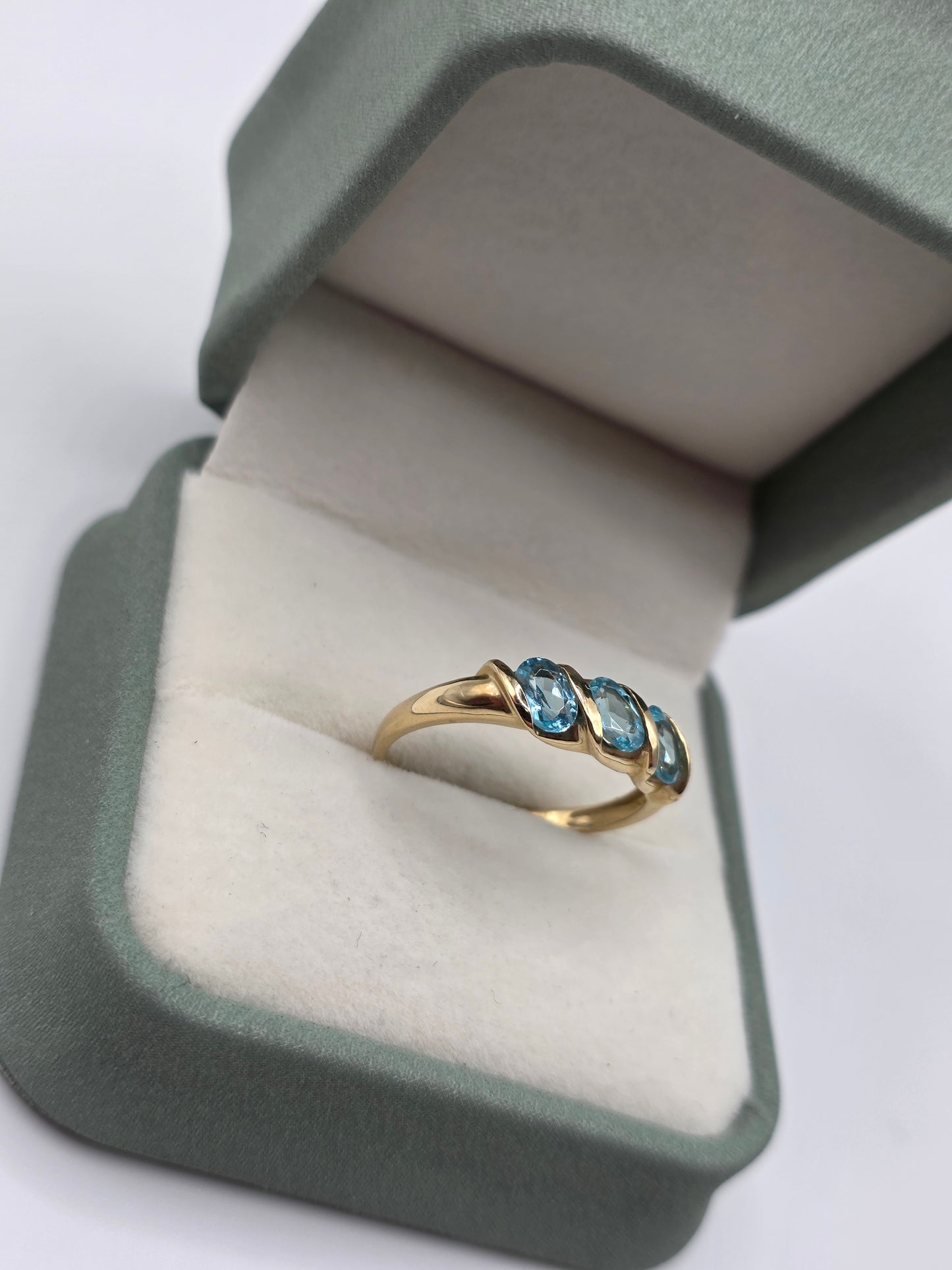 9ct gold blue zircon ring