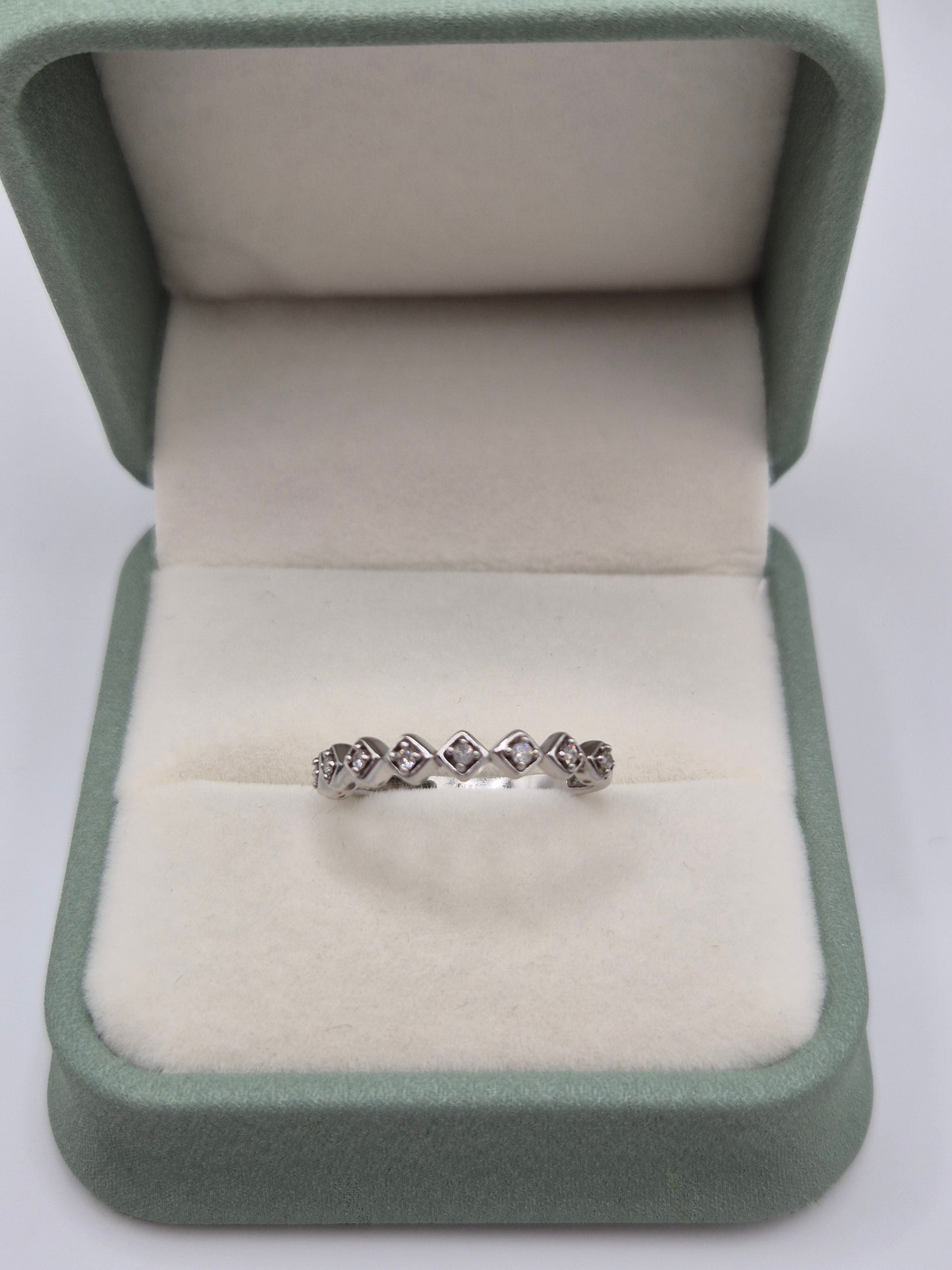 9ct white gold diamond ring