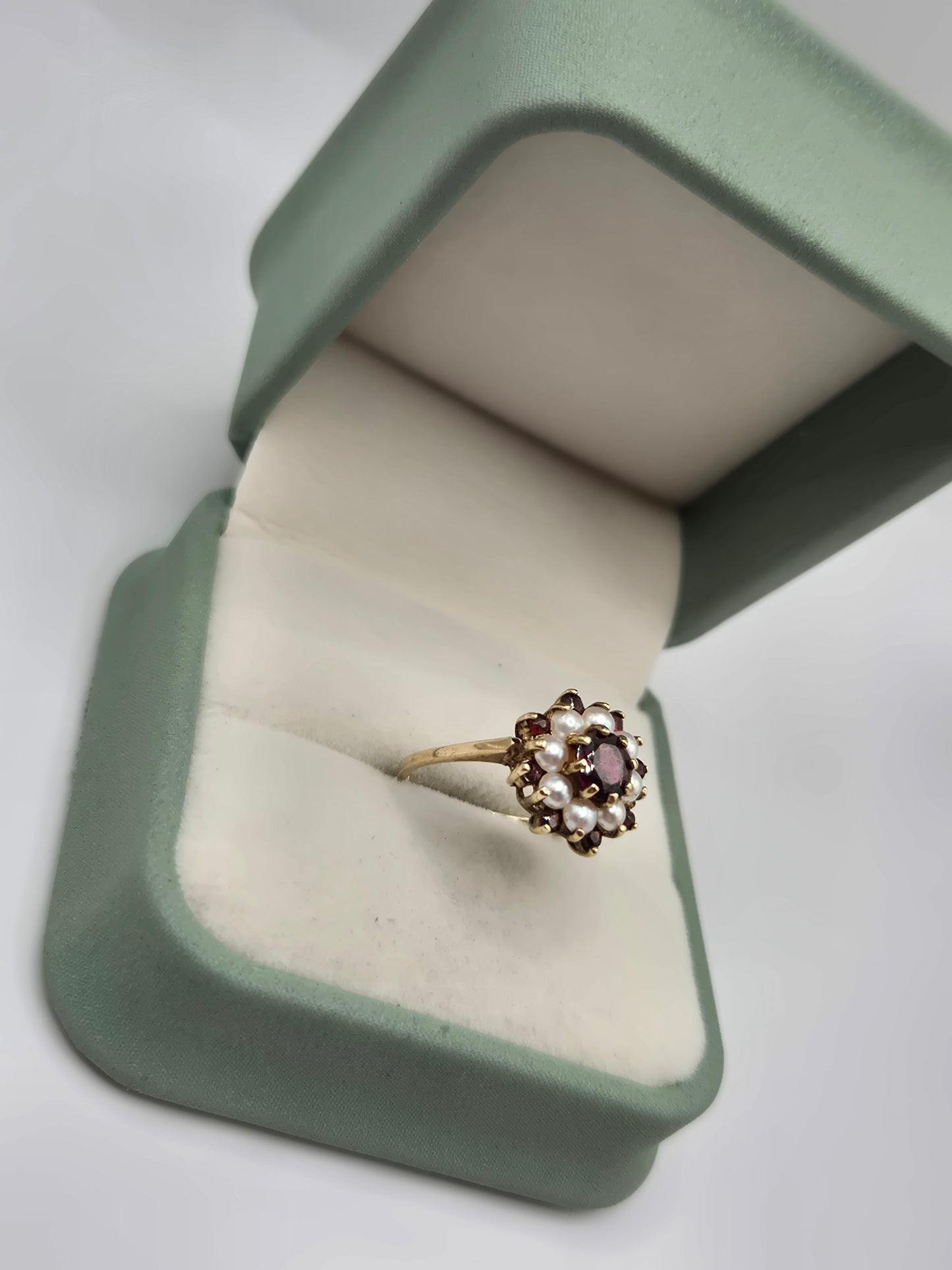 9ct gold garnet and pearl ring
