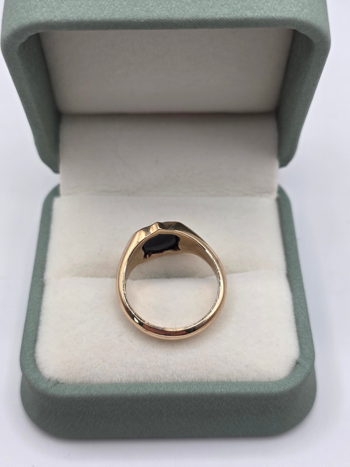 9ct gold onyx shield signet