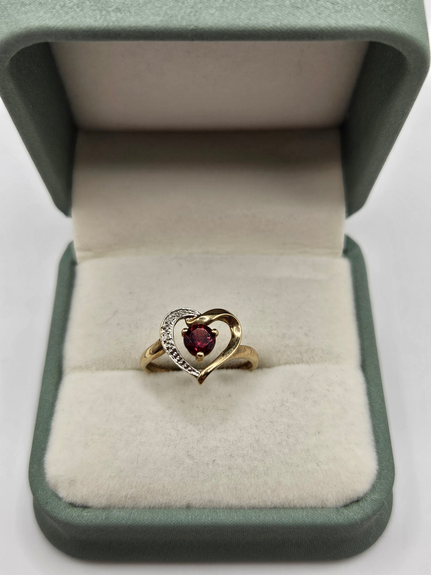 9ct gold garnet and diamond heart ring