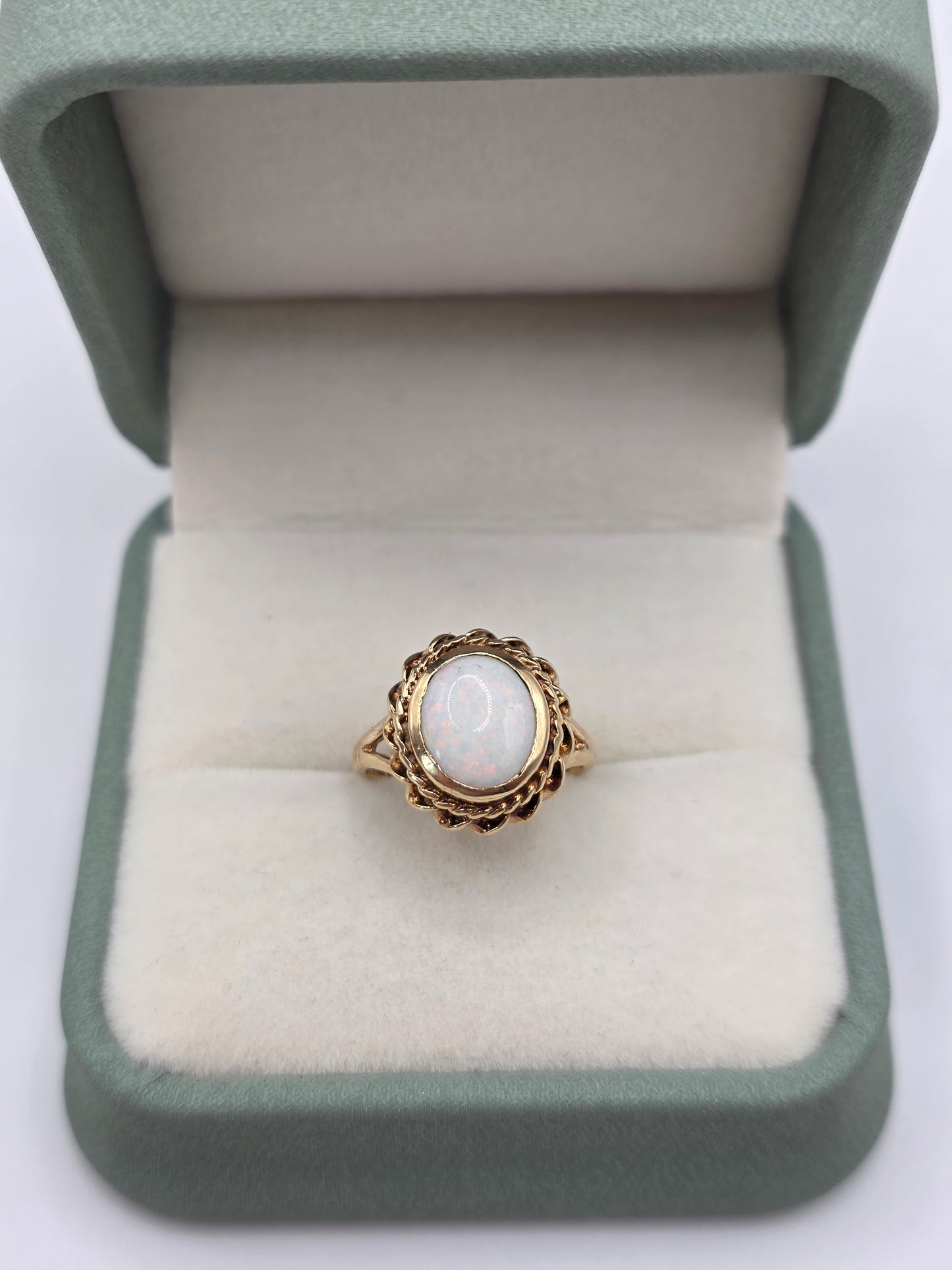 9ct gold opal ring