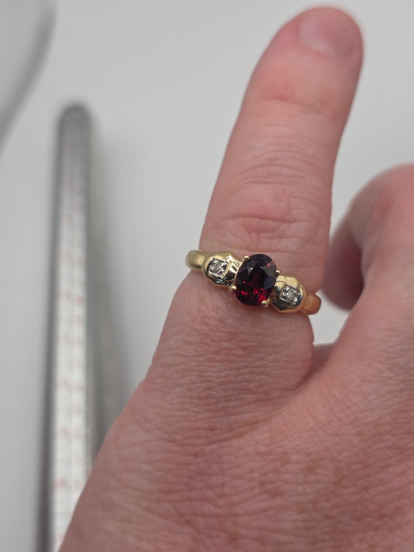 9ct gold garnet and diamond ring
