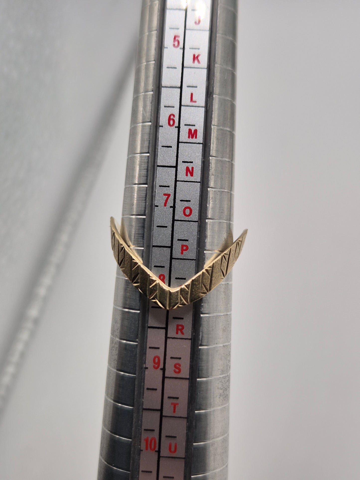 9ct gold patterned double wishbone ring