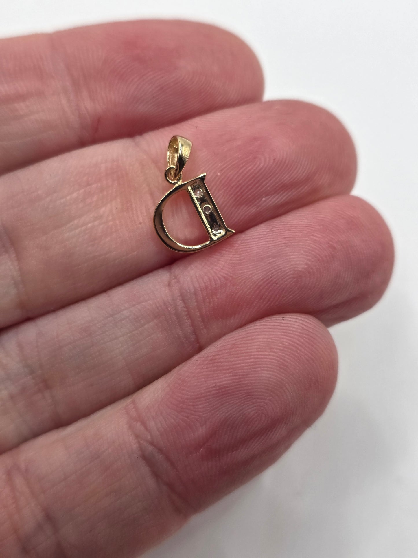 9ct gold diamond initial D pendant