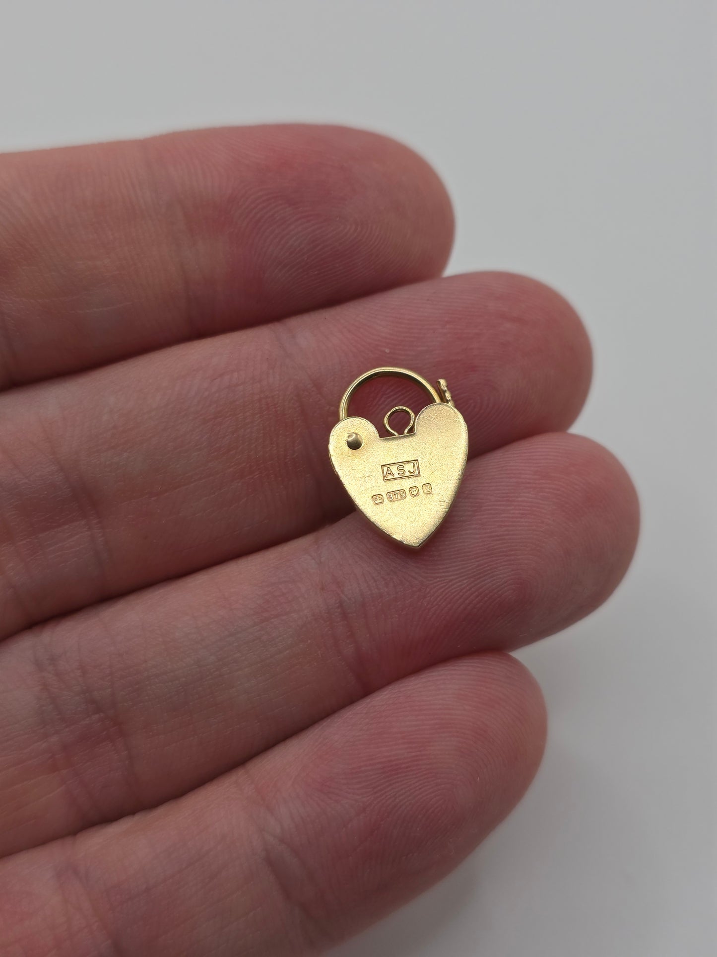 9ct gold padlock 38
