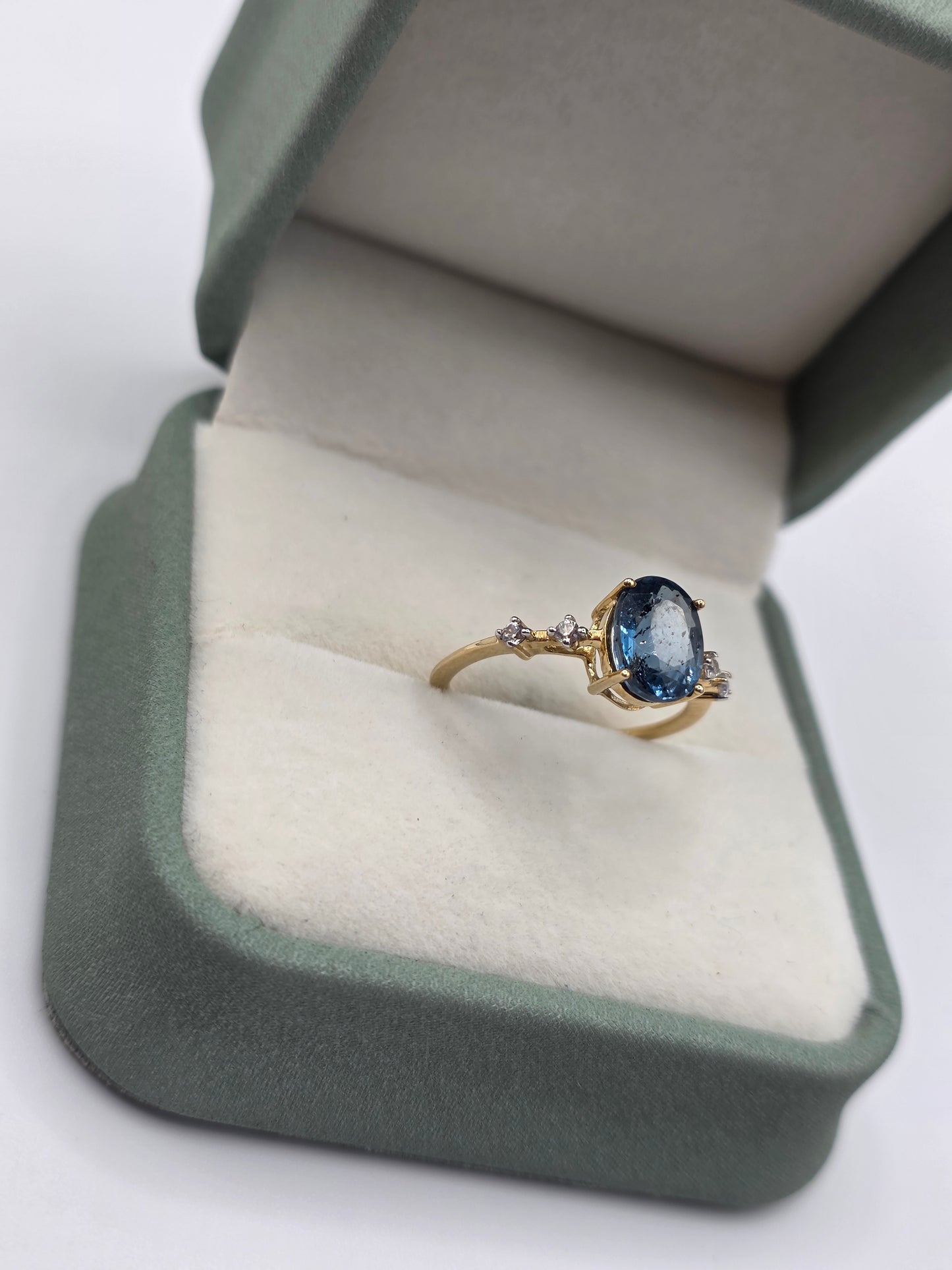 9ct gold topaz and spinel ring