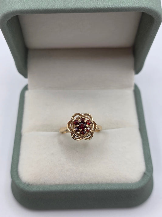 9ct gold garnet ring