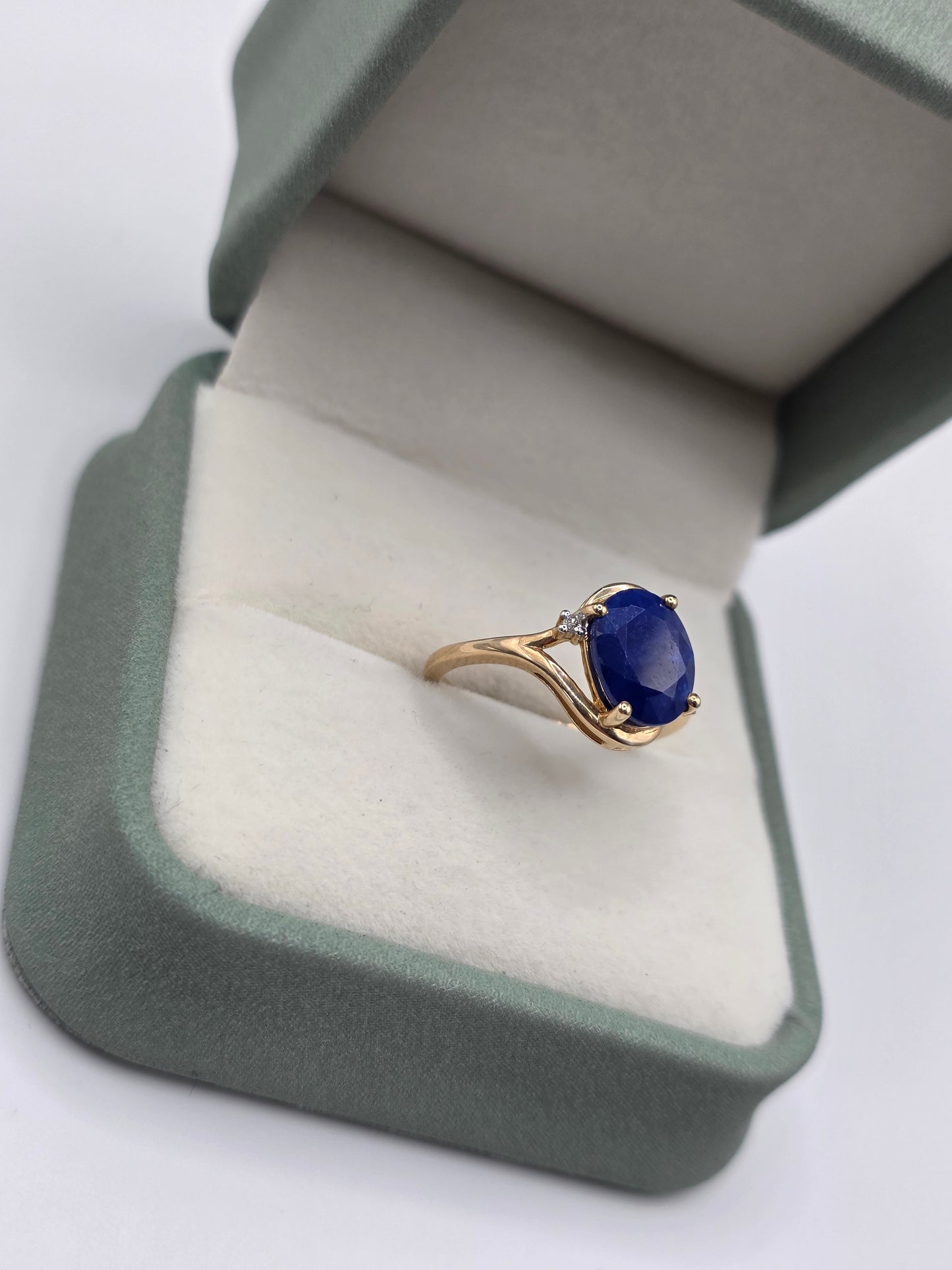 9ct gold lapis lazuli and diamond ring