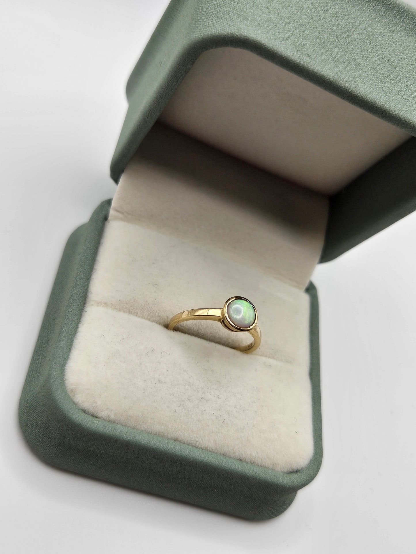 9ct gold opal ring