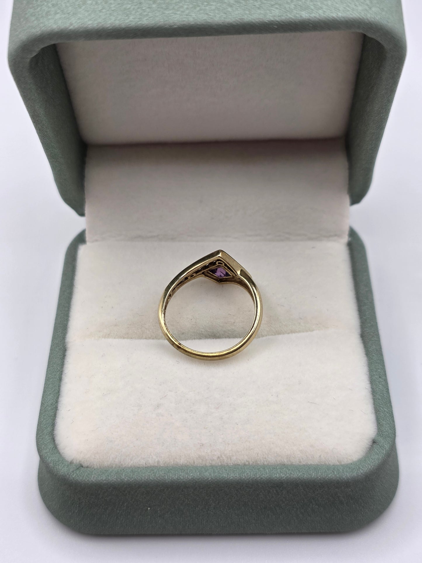 9ct gold amethyst and cz ring