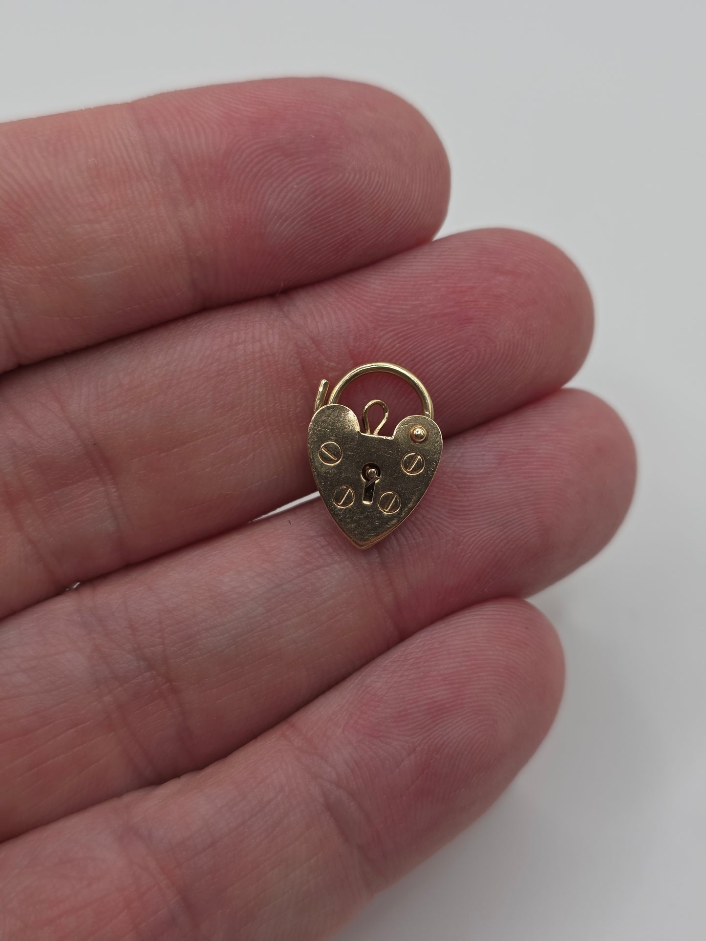 9ct gold padlock 51
