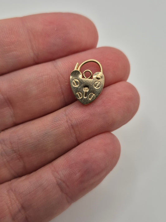 9ct gold padlock (21)