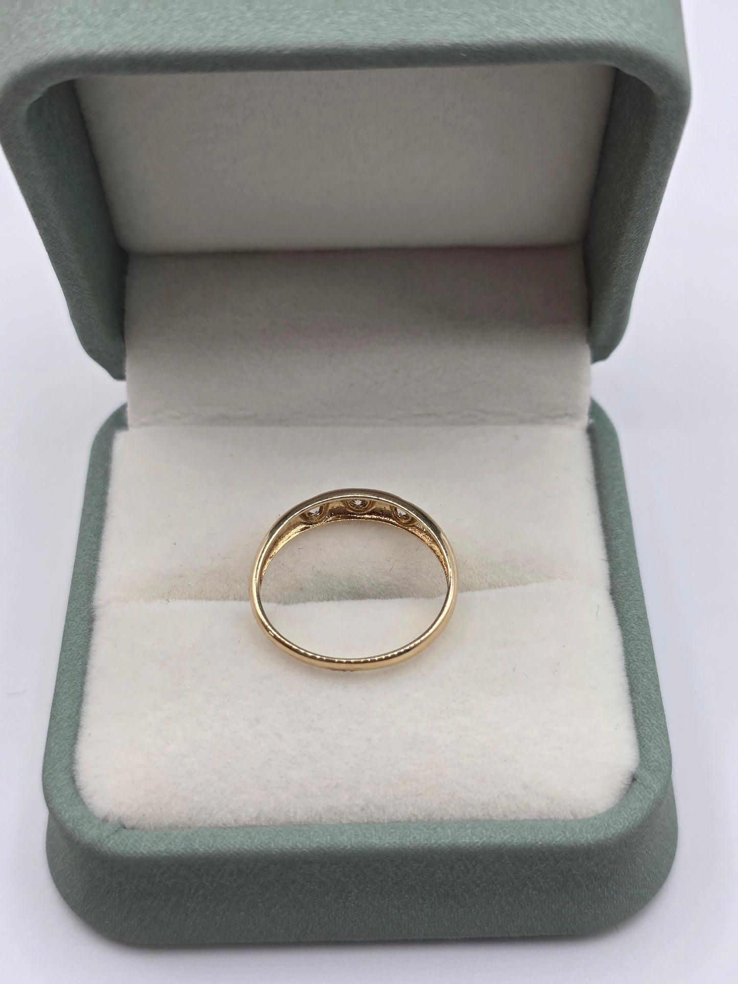 9ct gold cz star gypsy ring