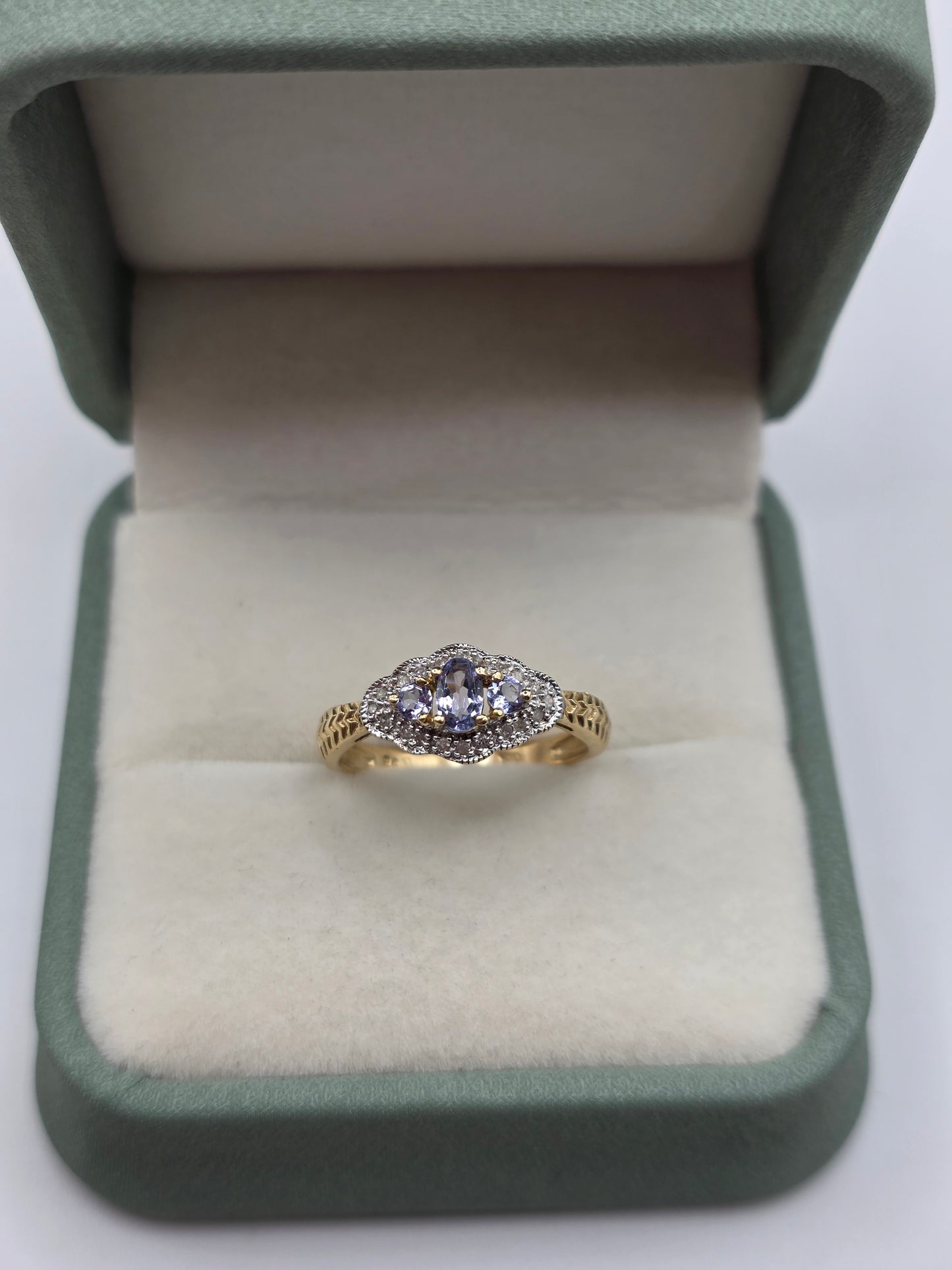9ct gold tanzanite and diamond ring