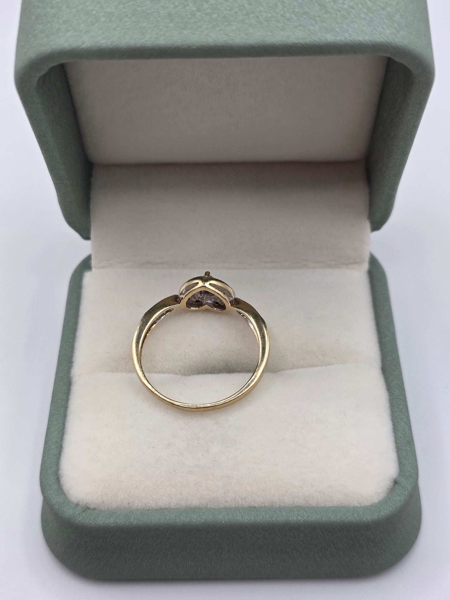 9ct gold tanzanite and diamond ring