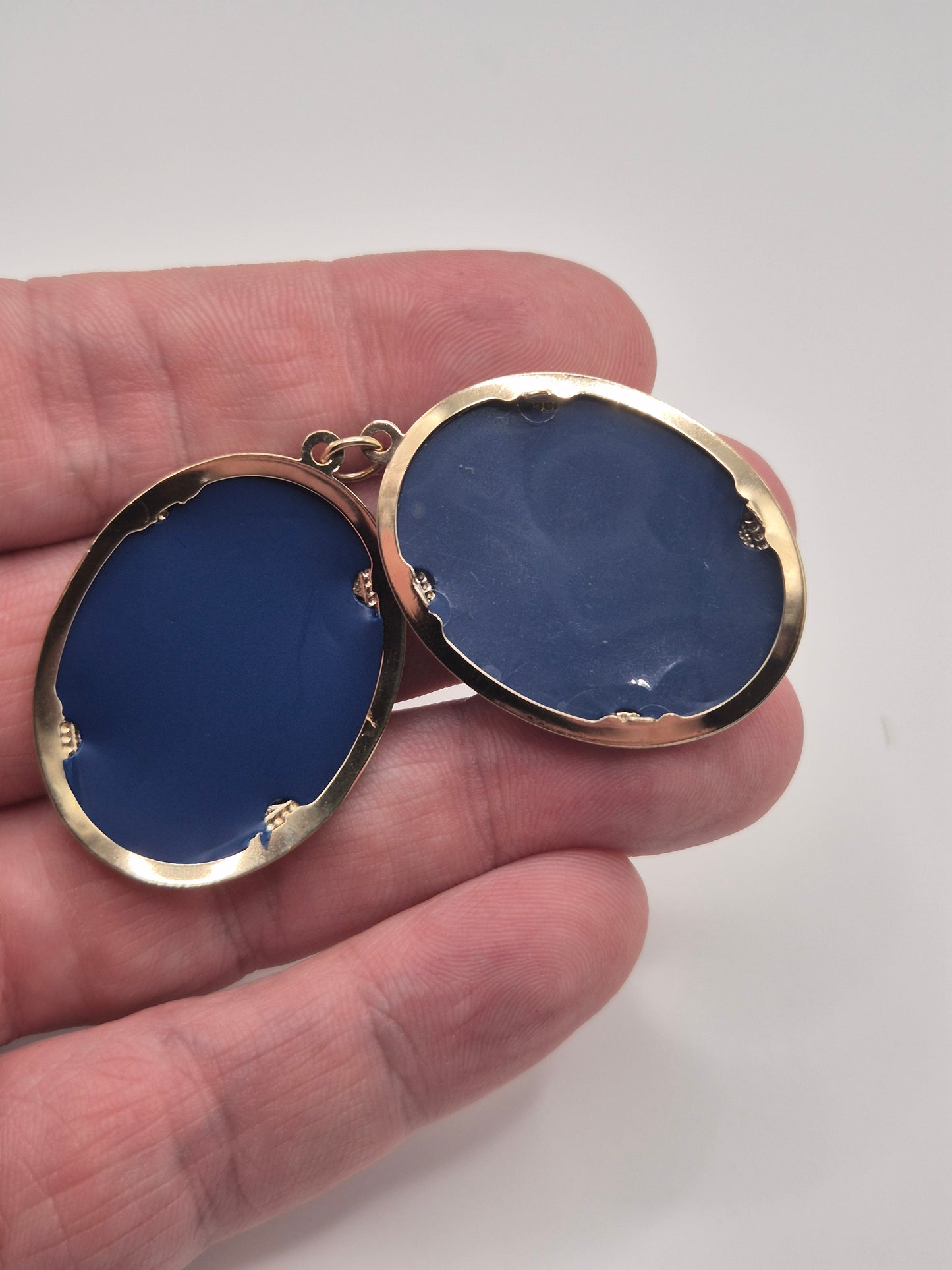 9ct gold floral locket pendant
