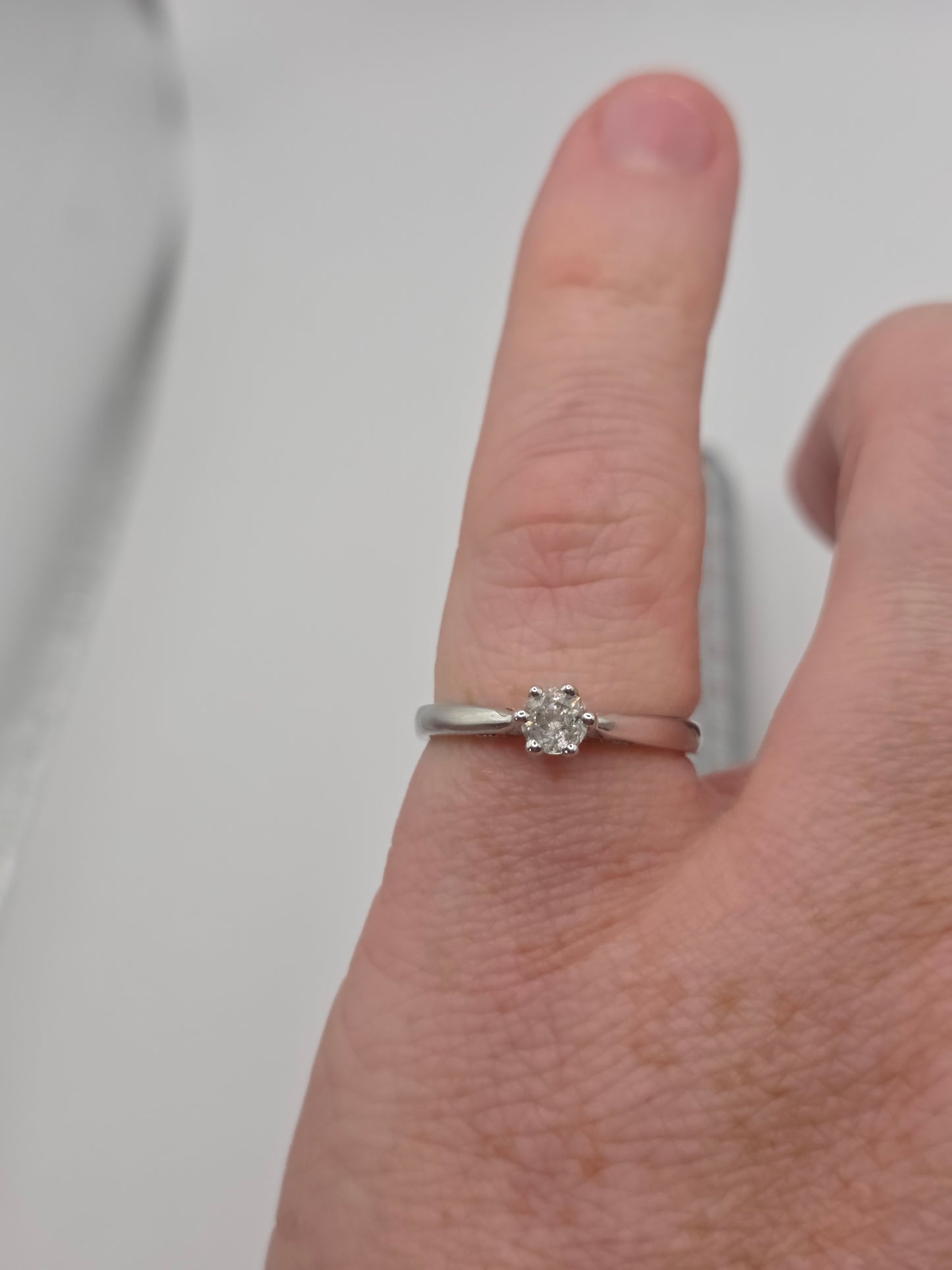 9ct white gold diamond ring
