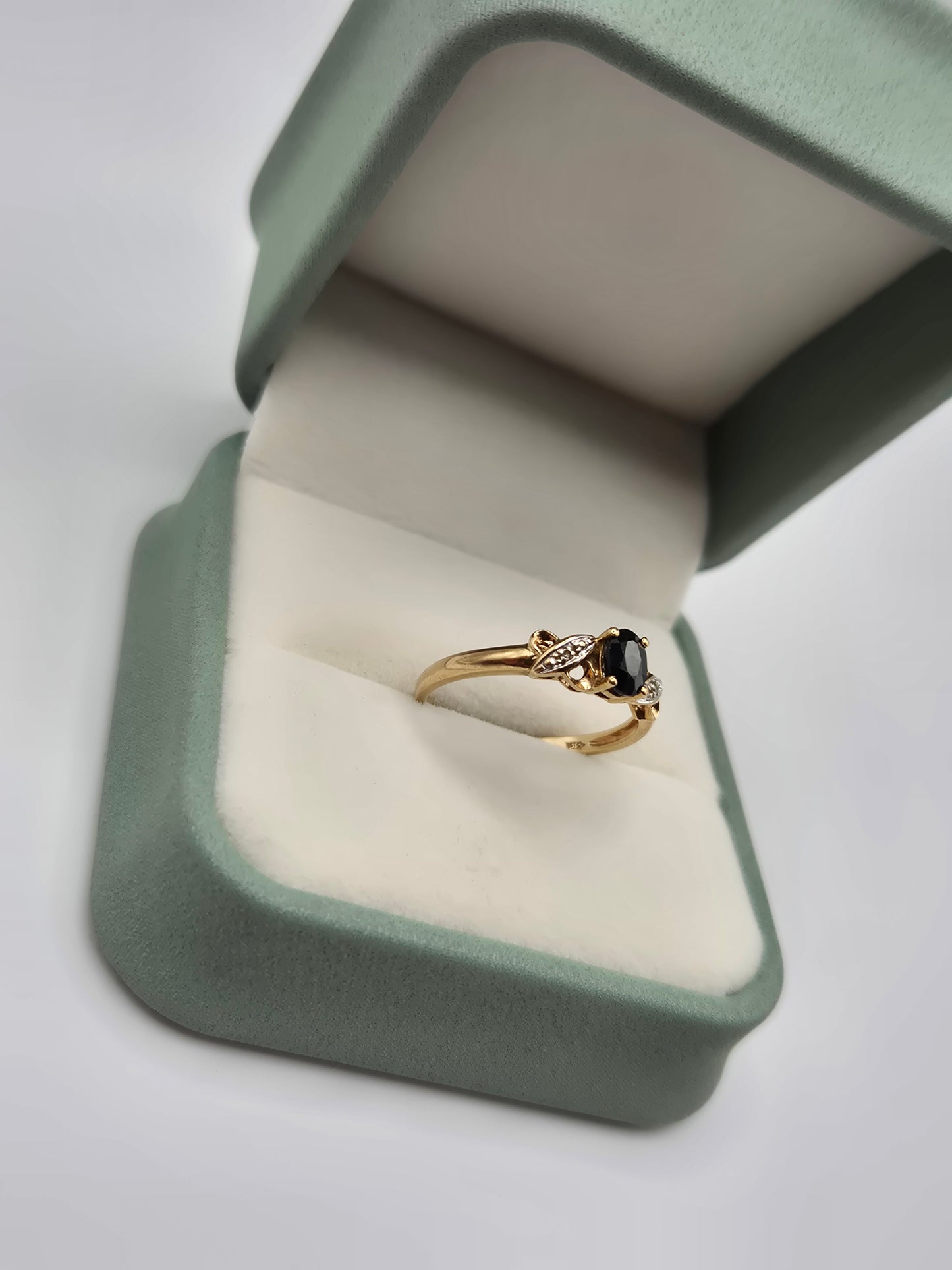 9ct gold sapphire and diamond ring
