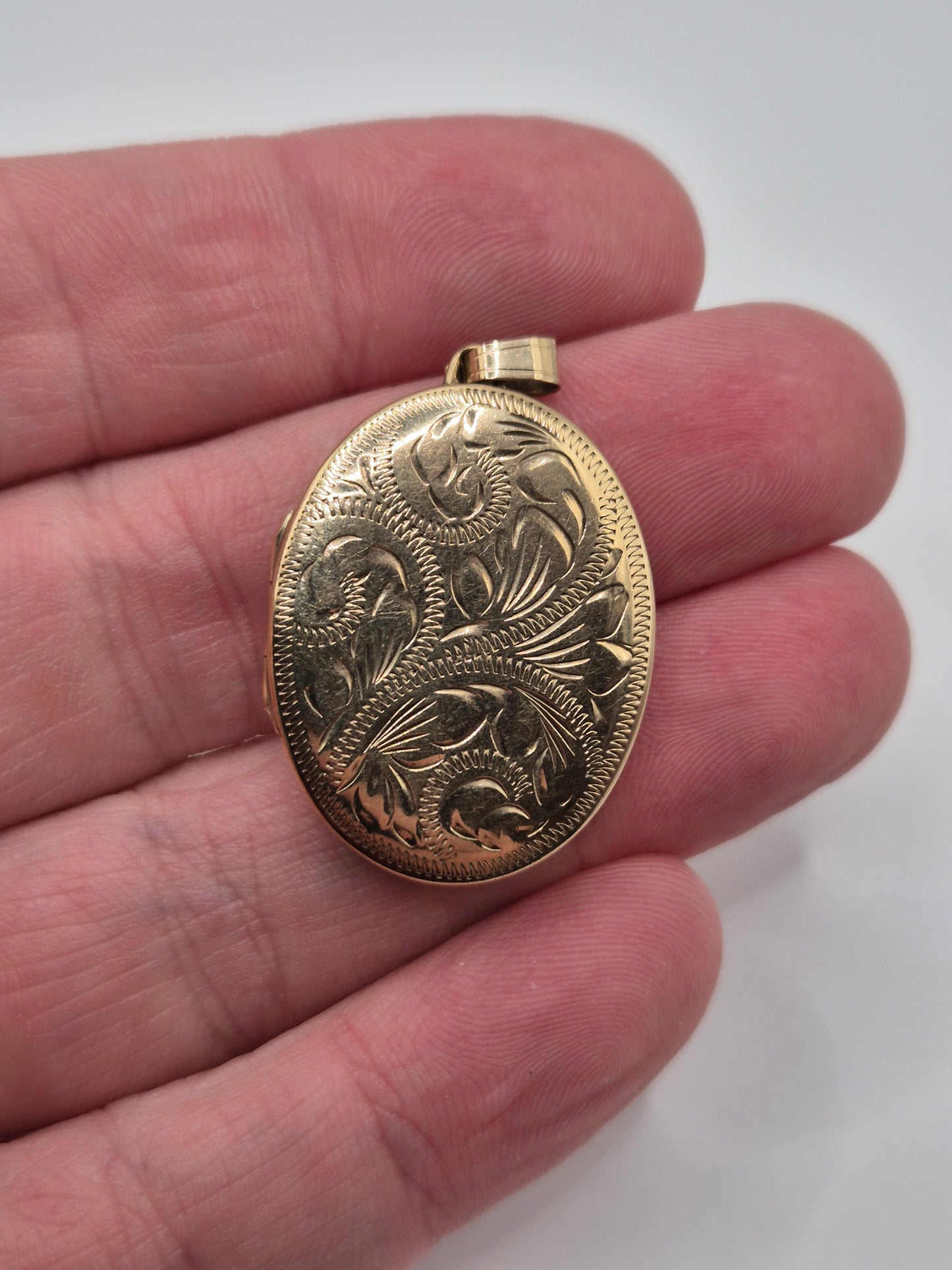 9ct gold locket pendant