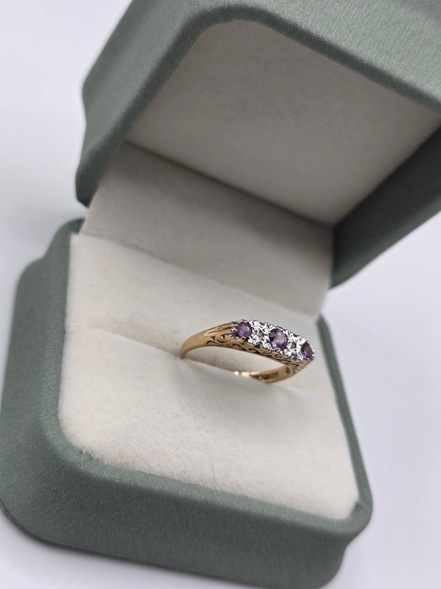9ct gold amethyst and diamond ring