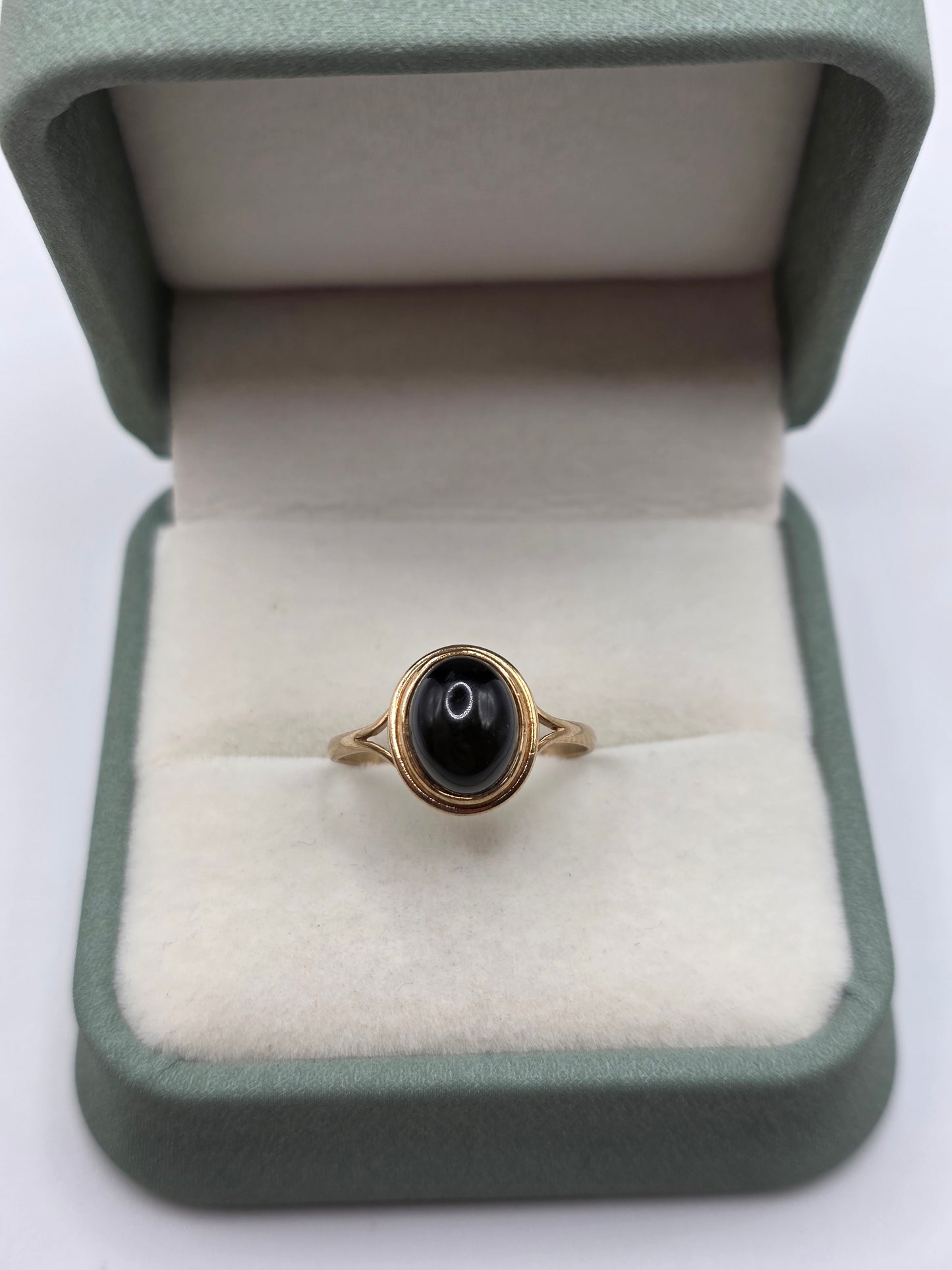 9ct gold mood stone ring