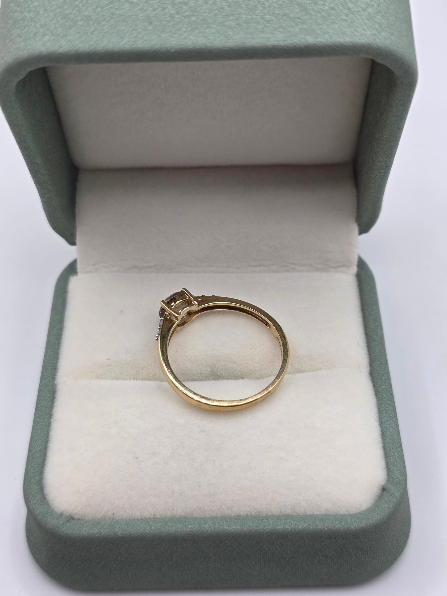 9ct gold spinel ring