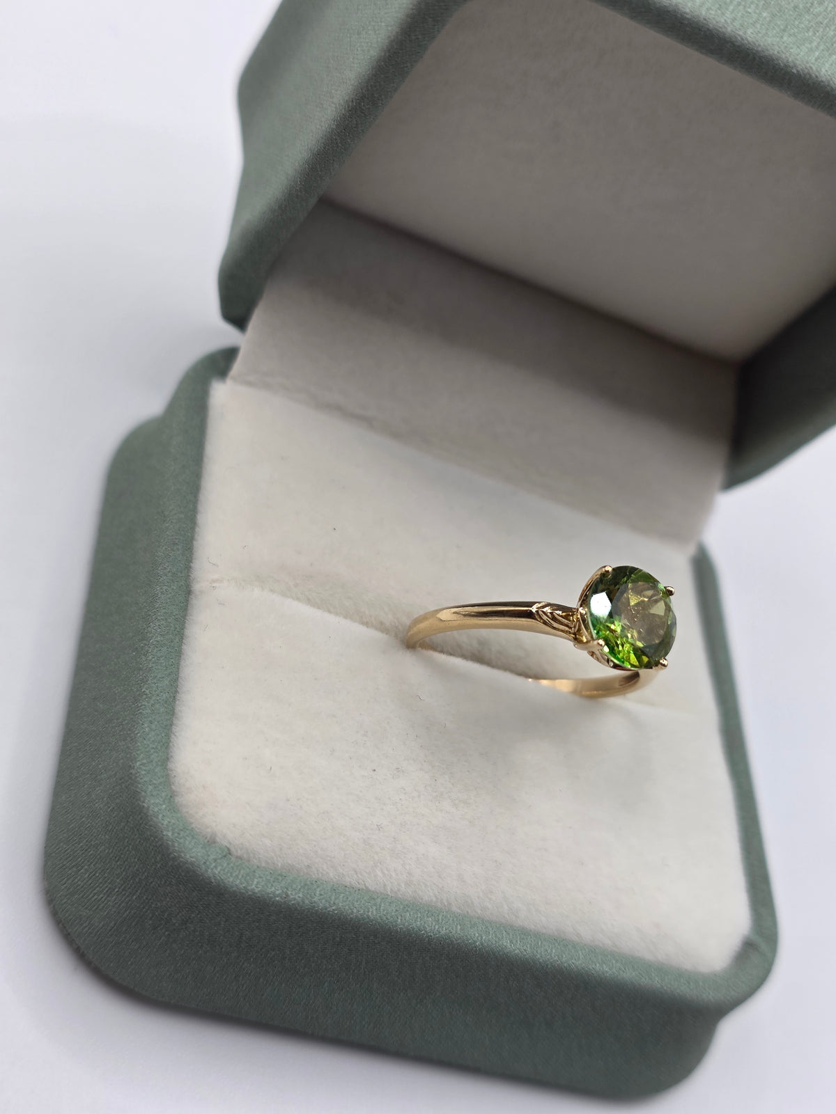9ct gold green topaz ring